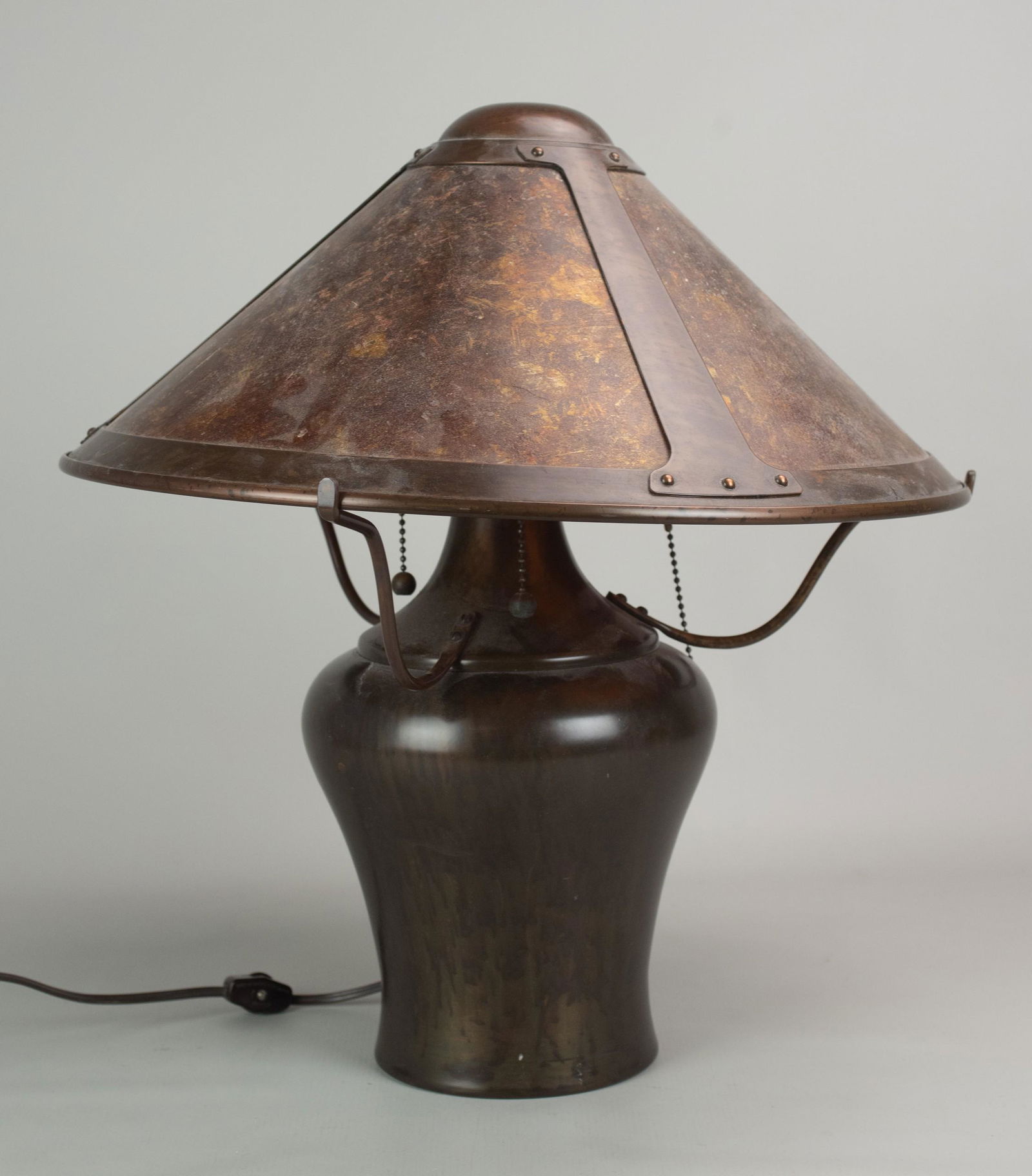 Mica Lamp Company Table Lamp: Mica Lamp Company table lamp and shade in Mission taste/Dirk van Erp style, 16-1/2" h, no flaws to note save small mark on shade