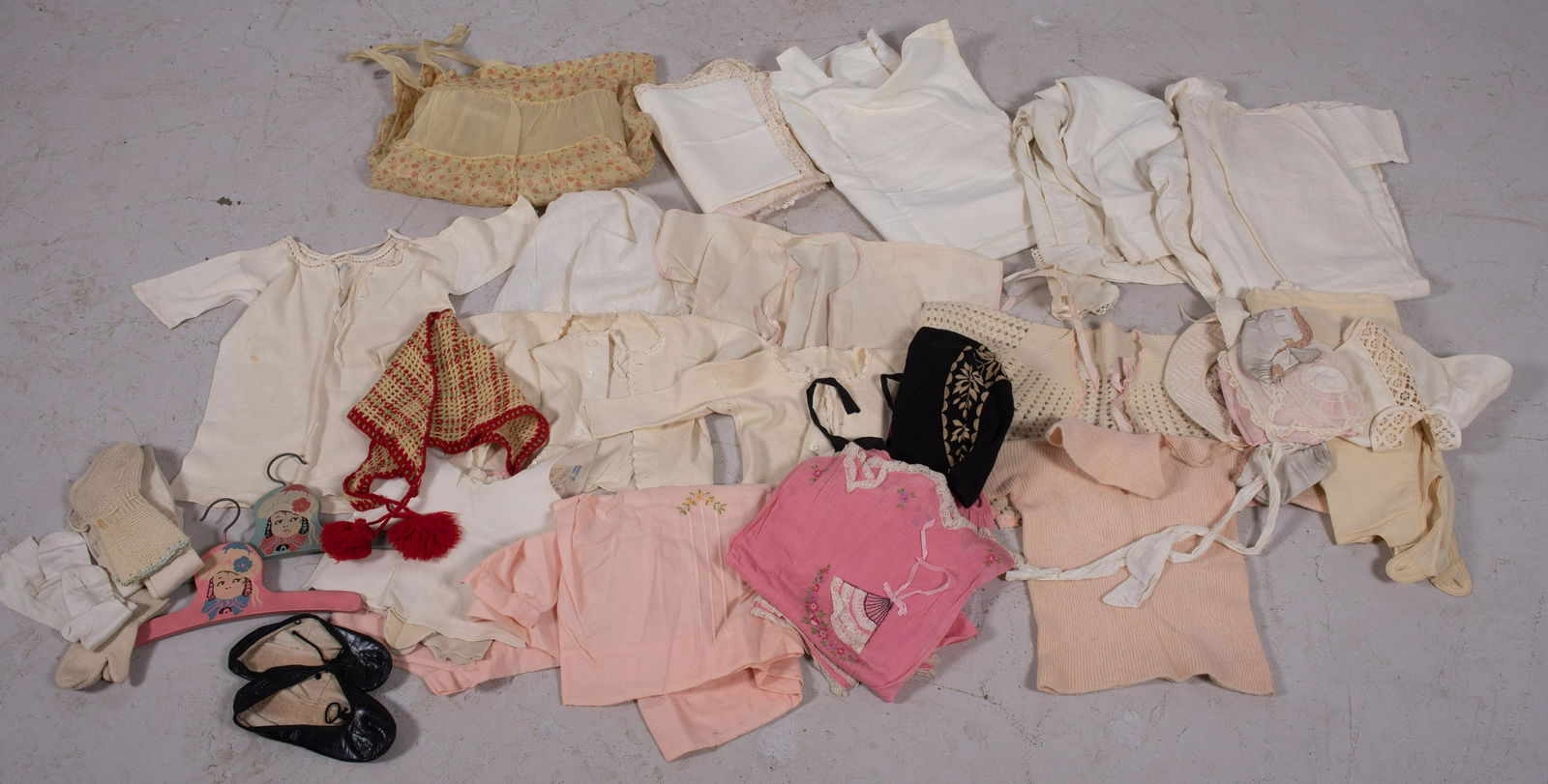 Childs Dress, Blouses, Bloomers and Headcovers: Childs dress, playsuits and headcovers c/o 20's embroidered childs blouse and bloomers with fan decoration, cotton and wool blend childs bloomers and blouse with floral embroidery, (3) cotton and wool