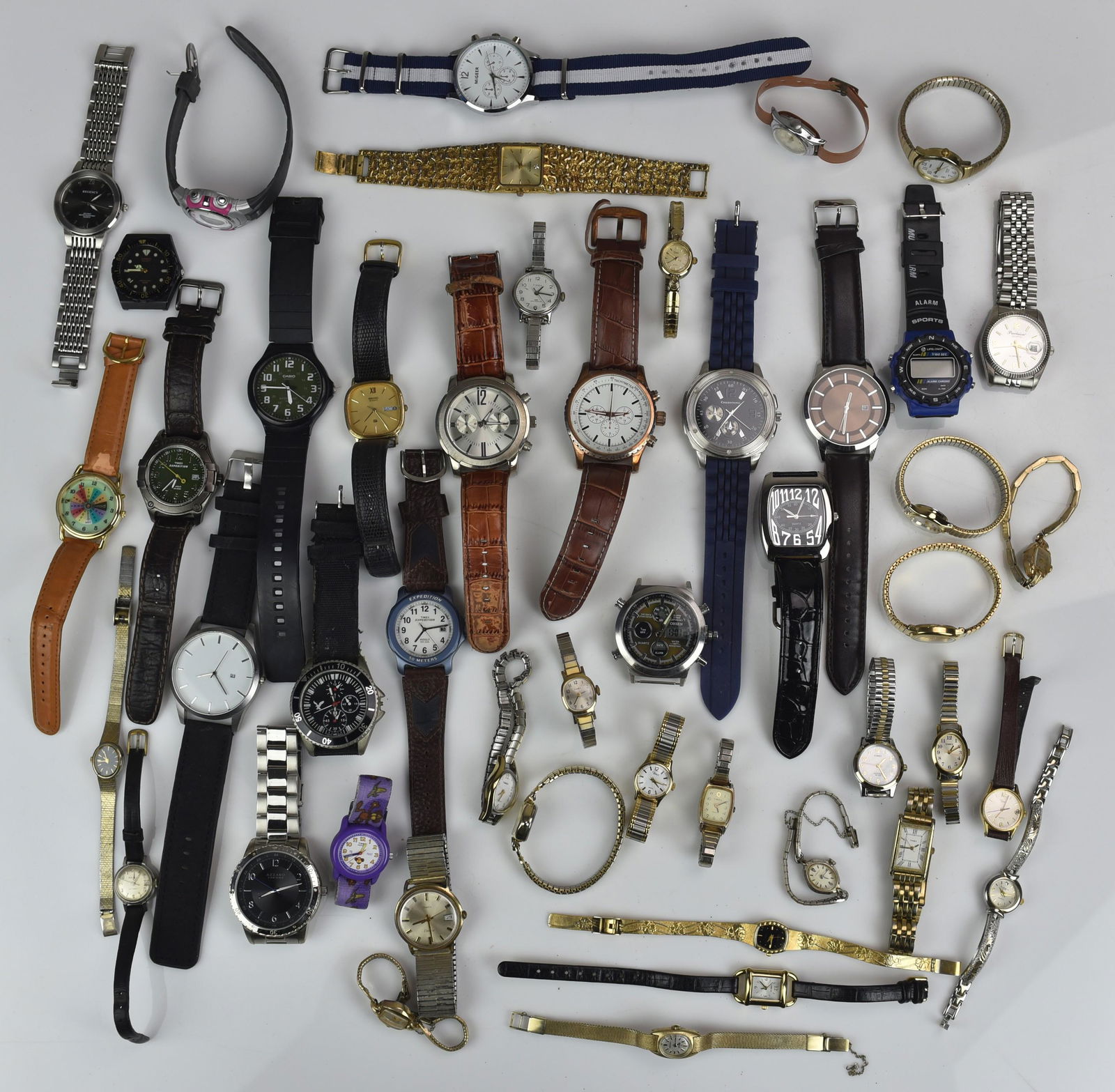 Lot of Fashion Watches: Lot of fashion watches, timex, Gruen and others 3.6 Lbs