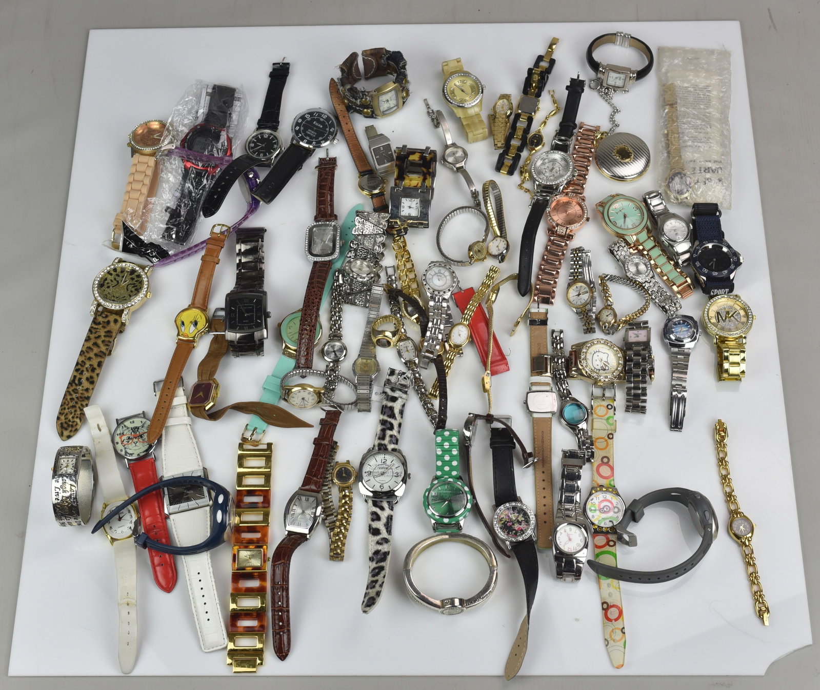 Mixed Lot of Fashion Watches: Mixed lot of timex, armitron, fossil and others 6.2 Lbs.