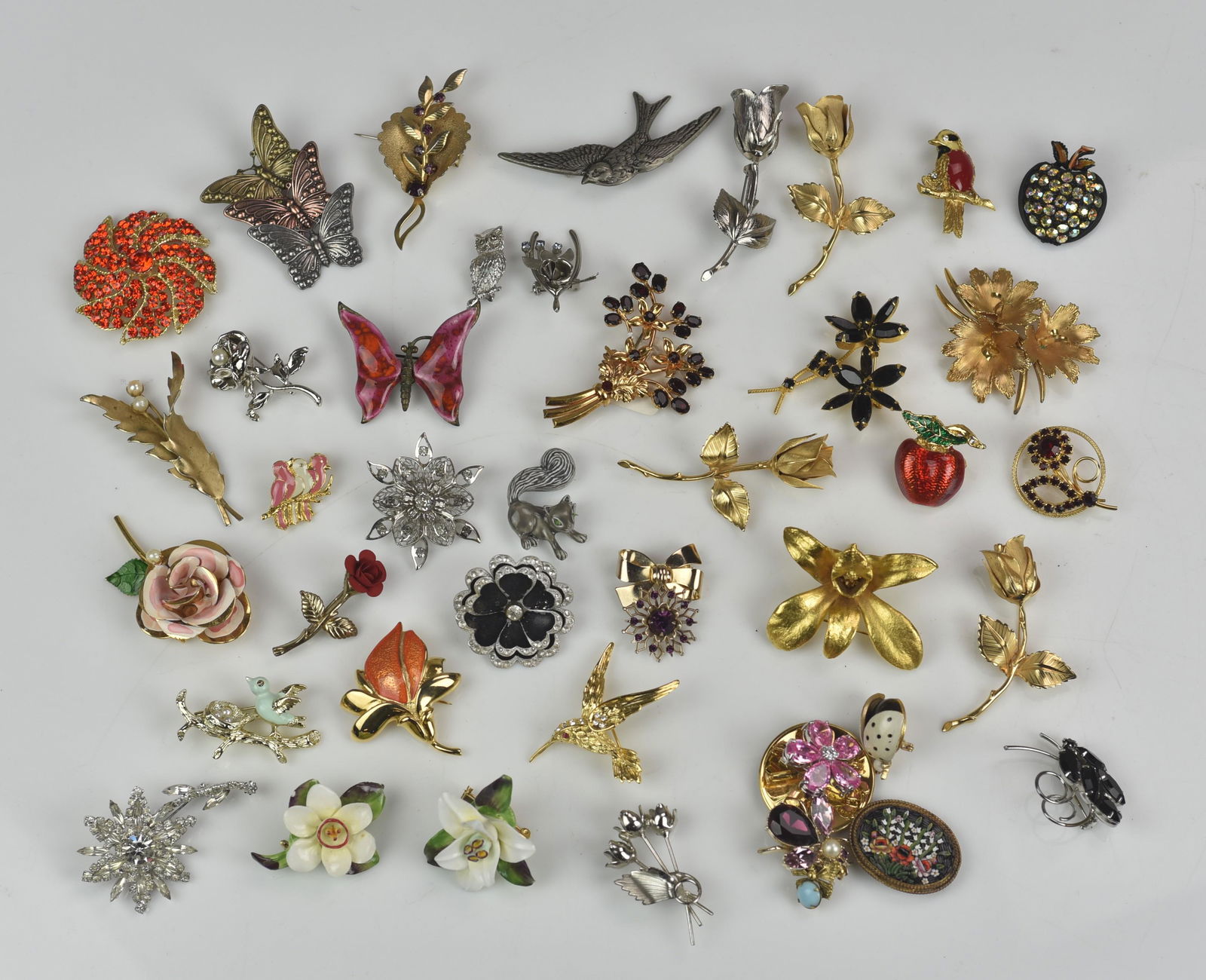 A Collection of Costume Brooches Spring Themed: 41 Pc Lot of Vintage Spring /floral themed Brooches and pins, some signed Monet, giovanni, staffordshire,and made in Germany