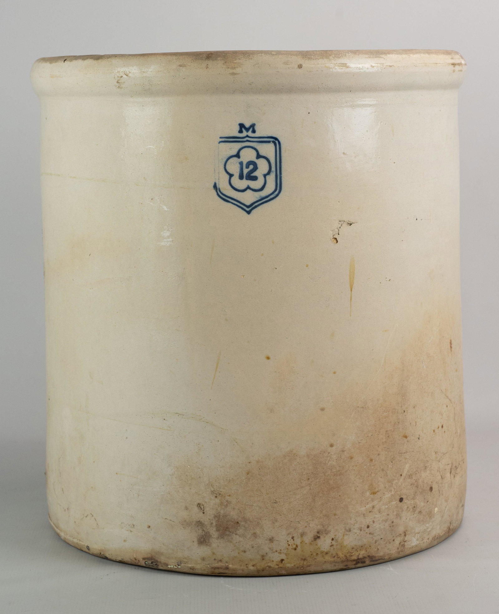 12 Gallon Nelson McCoy Stoneware Crock: 12 gallon Nelson McCoy stoneware crock, 18"x16"