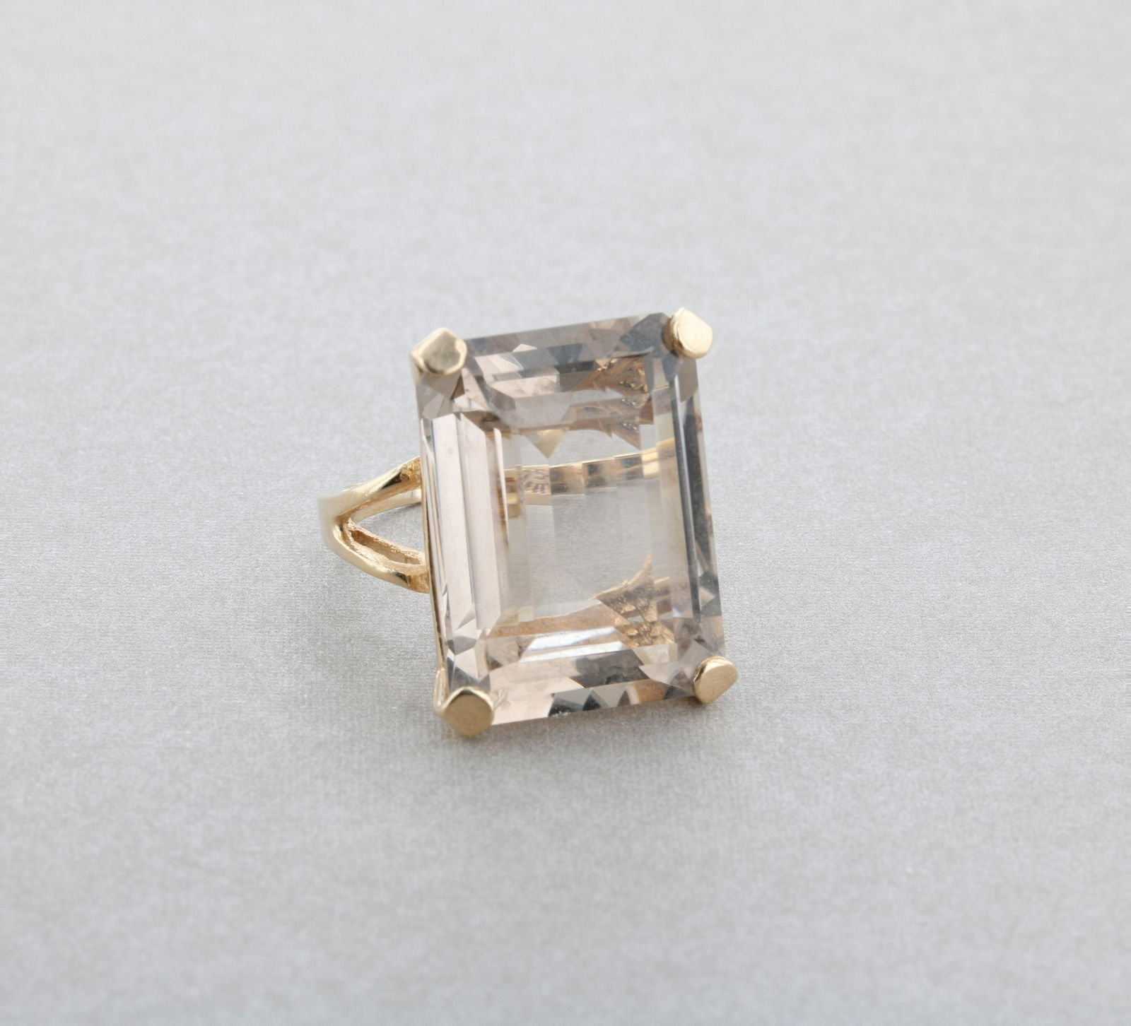 Vintage 14K Yellow Gold Light Brown Quartz Ring (1 of 2)