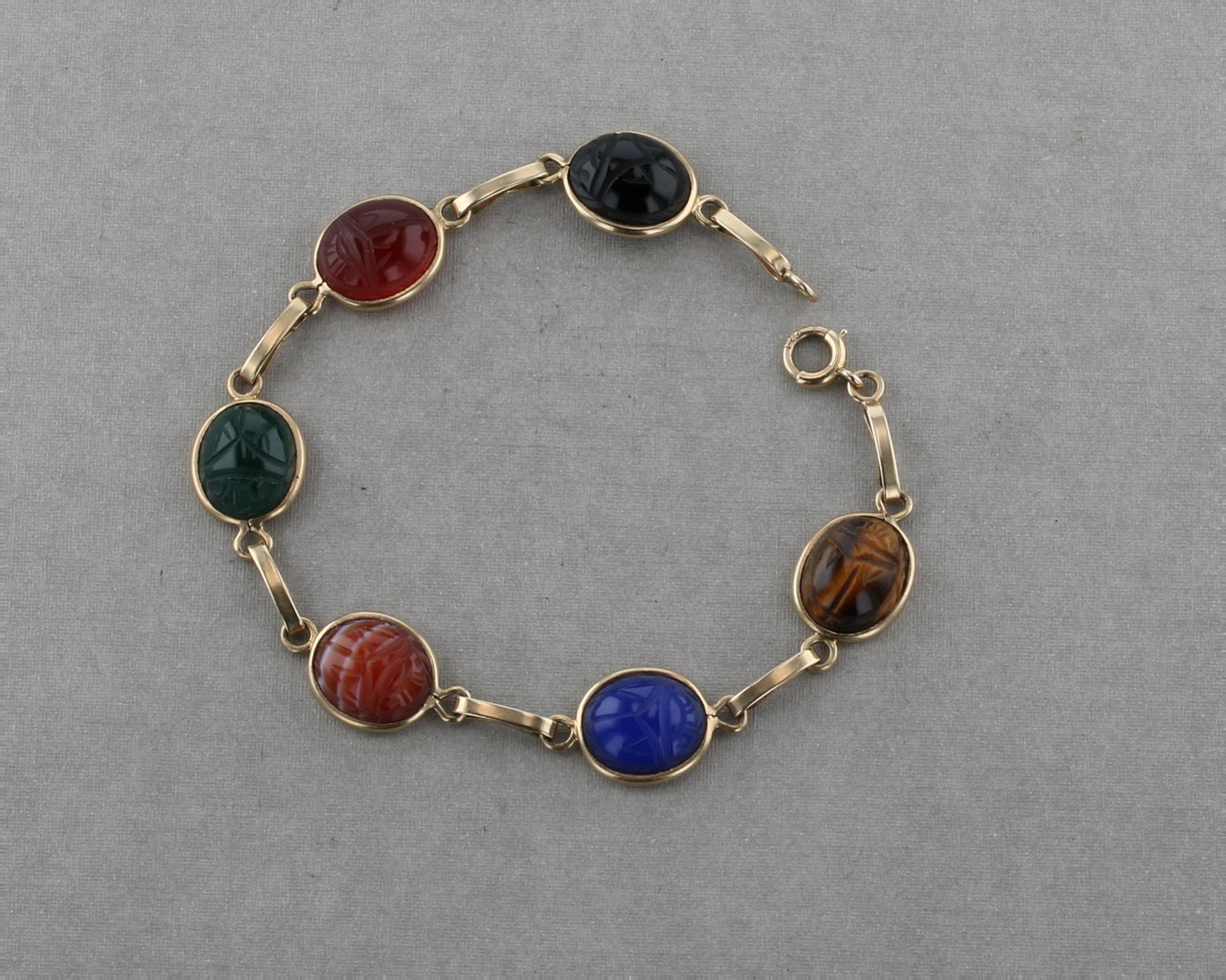 14K Yellow Gold Scarab Beetle Bracelet: Marked 14K, Scarab beetle gem bracelet 5.9 Dwt. 7.5" Long.