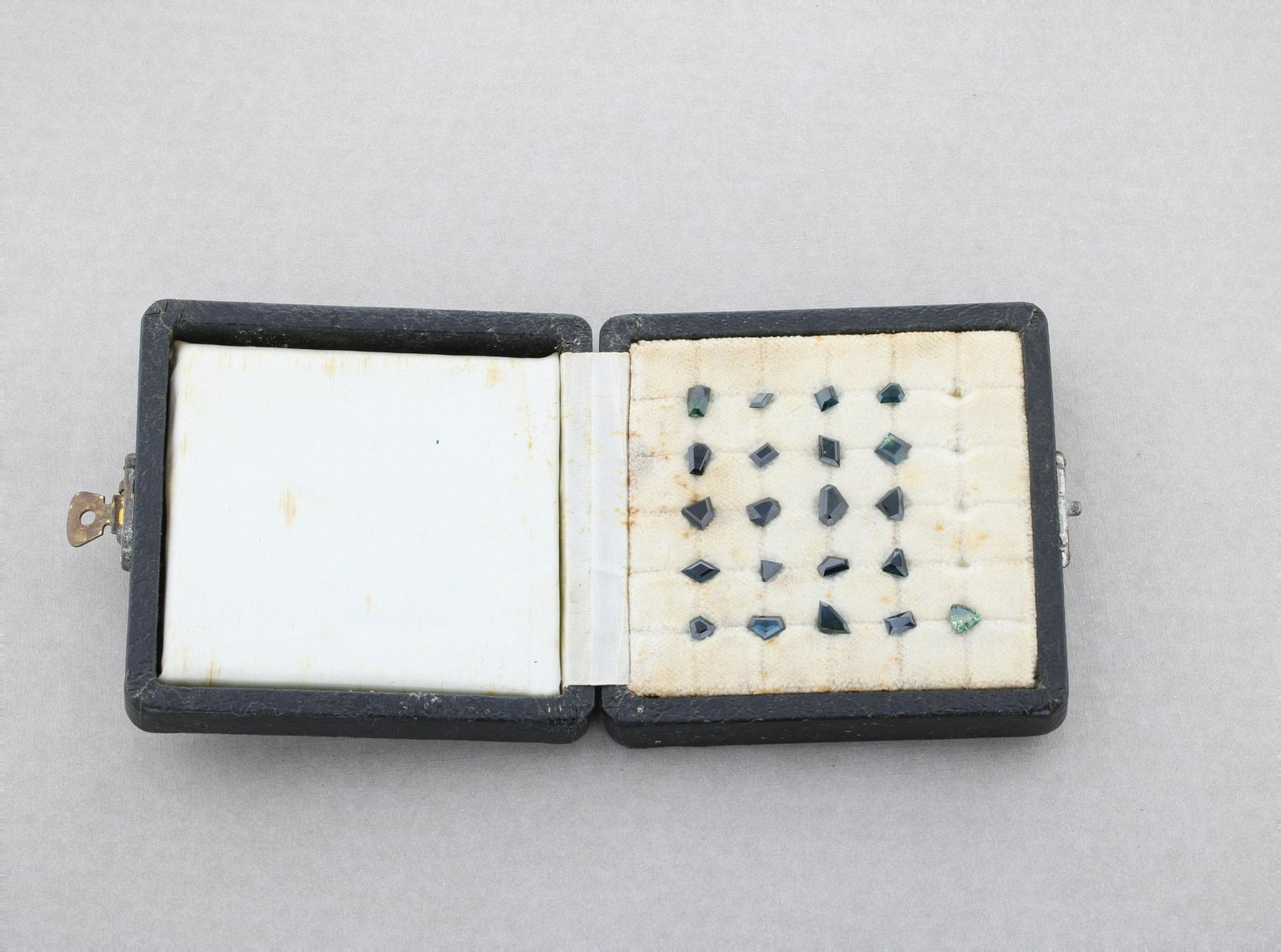 Rare Collection of Australian Sapphires in Case (1 of 3)