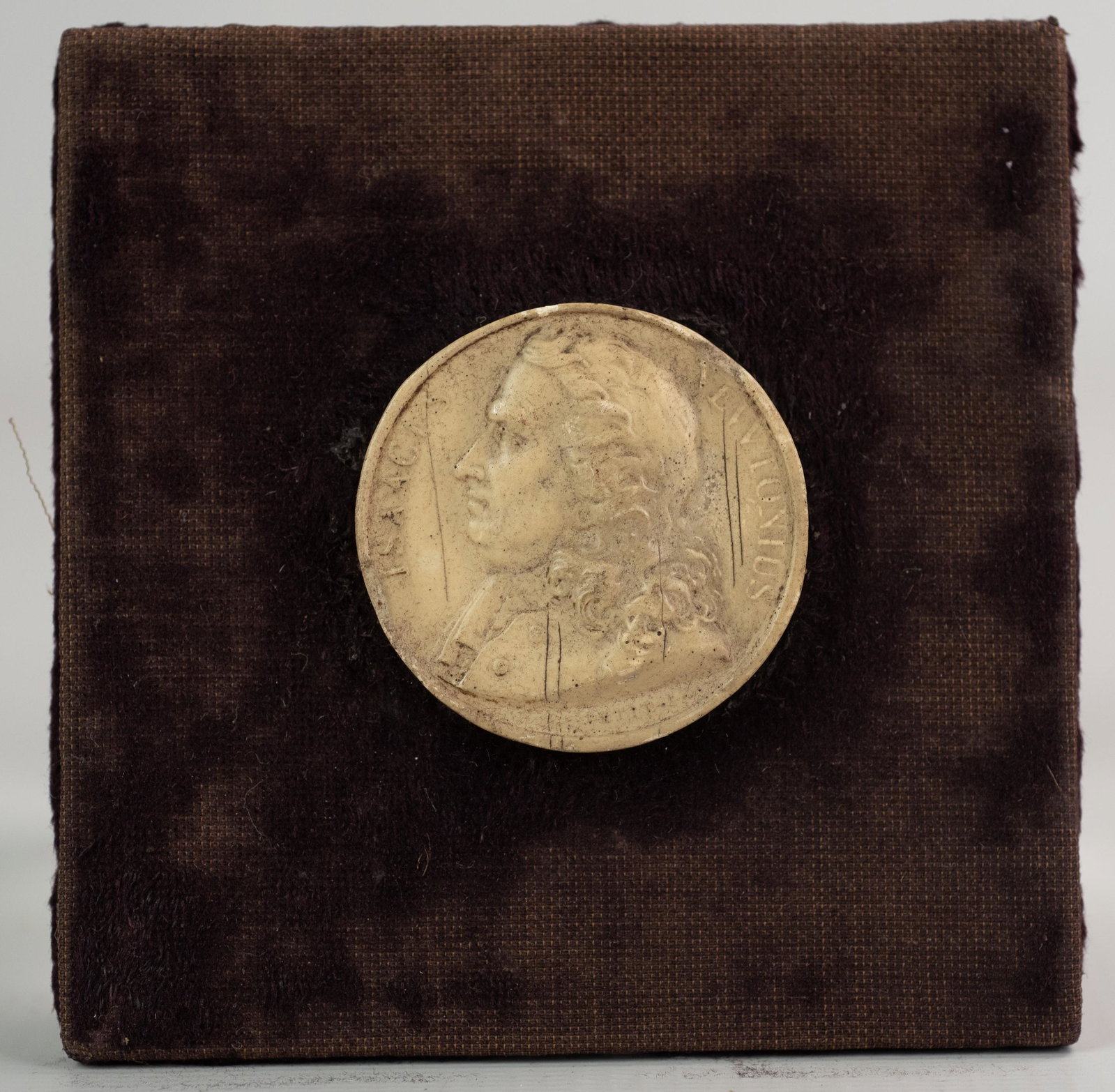 Isaac Newtown Portrait Art Medallion, mounted plaque: Antique Portrait Medallion of Isaac Newton (1642 - 1727) reading "Isaacus Newtonius". Mounted to a small velvet plaque, medallion measures approx. 1.5 inches in diameter. From the Francis Hopkinson Fa