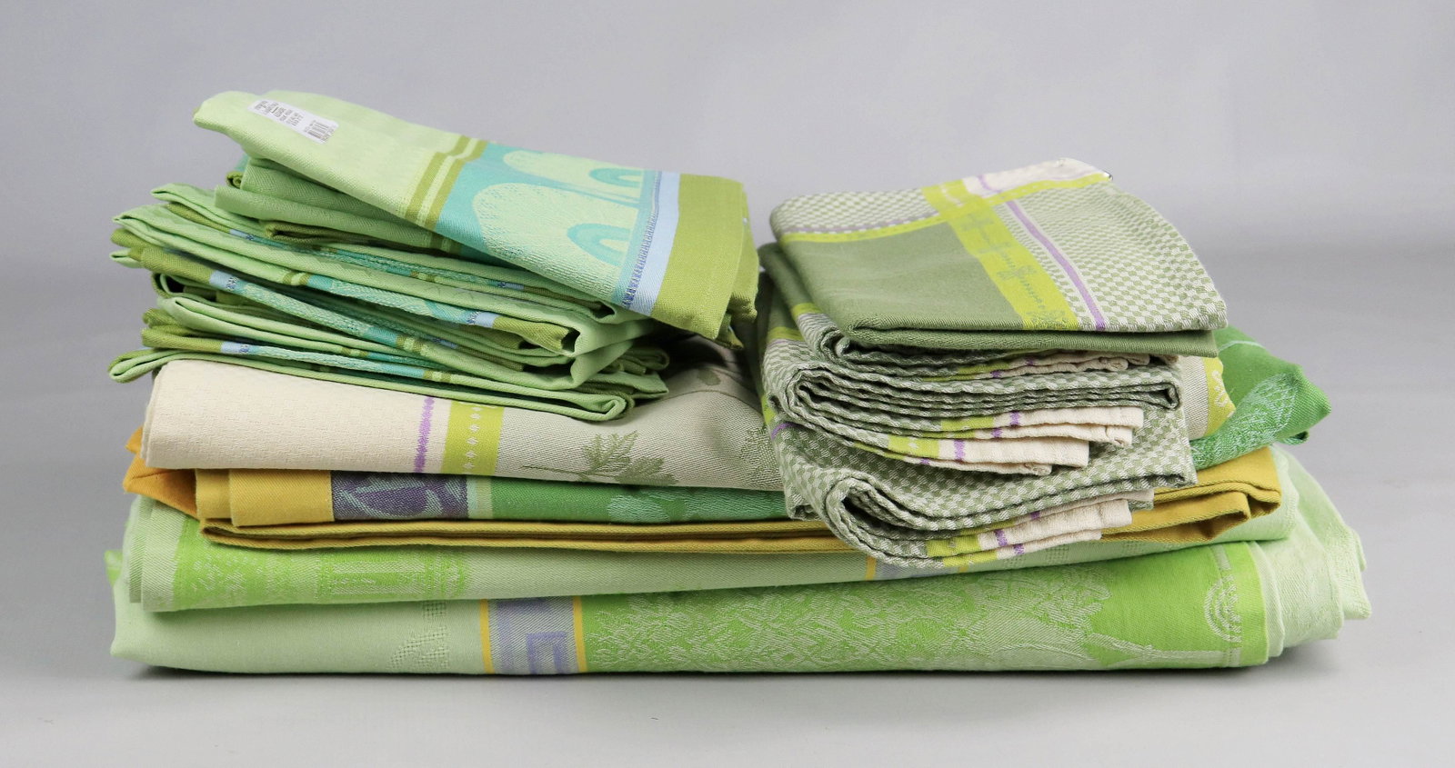 (4) Le Jacquard Francais Tablecloths and Napkins: (4) Le Jacquard Francais tablecloths and napkins c/o(2) celery green, mint, lavender and yellow jacquard tablecloths 69"x70" with spot stain and 120" x 68", (1) green, purple and gold jacquard tablecl