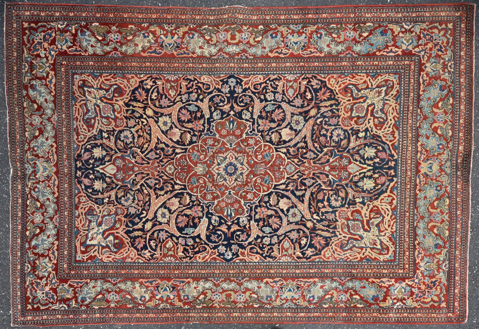 4'7" x 6'9" Sarouk Throw Rug: 4'7" x 6'9" Sarouk Throw Rug