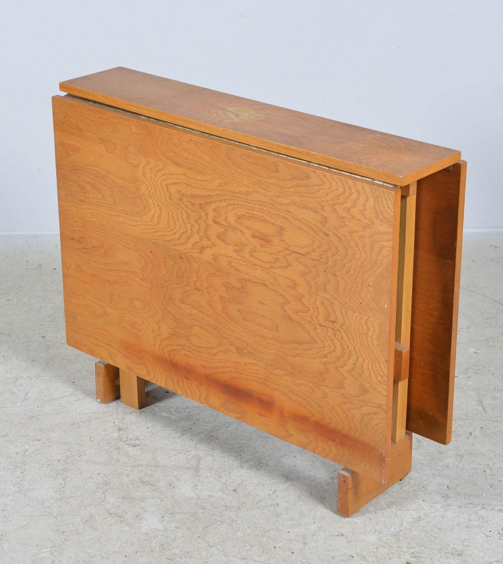 Oak Modern Design Gate Leg Table: Oak modern design gate leg drop leaf table, 36" L 7" w with 23-1/2" leaves, 29" h