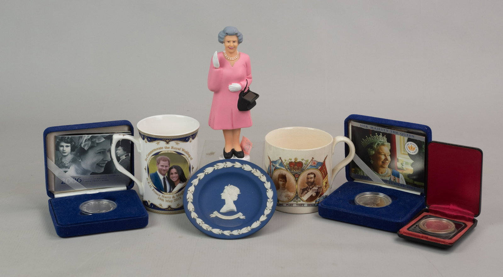British Royals Coins, Dish, Cups and Figure: British Royals coins, dish, cups and figure to include 1952-2002 5 pound golden jubilee coin in Royal Mint case, Canada 1977 $1 Silver Jubilee Elizabeth II silver dollar coin in box, Royal Mint 1926-2