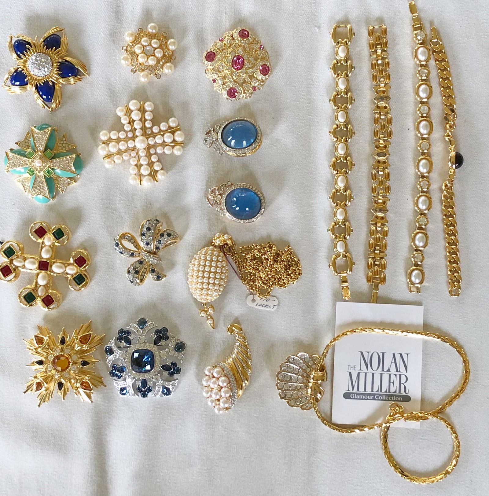 4 Joan Rivers Bracelets, 8:" l, Nolan Miller Neck: 4 Joan Rivers Bracelets, 8:" l, Nolan Miller Necklace, Pin, brooch