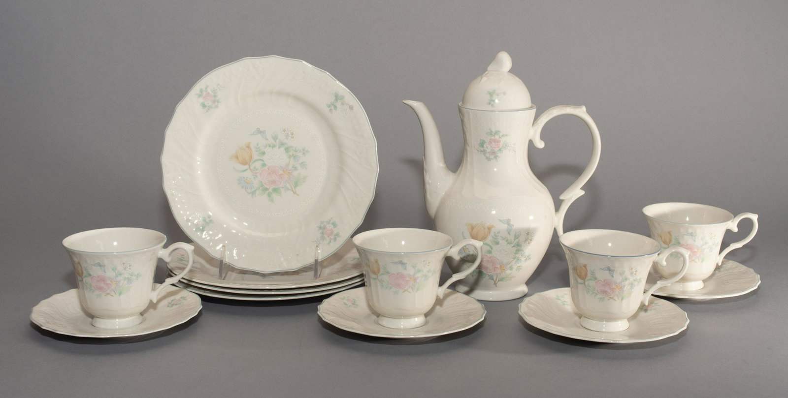 (13) Pcs Royal Doulton Valencia Dinnerware: (13) Pcs Royal Doulton porcelain dinnerware, The Moselle Collection "Valencia" pattern, c/o (4) 8-1/2" luncheon plates, (4) teacups, (4) saucers, tea/coffee pot
