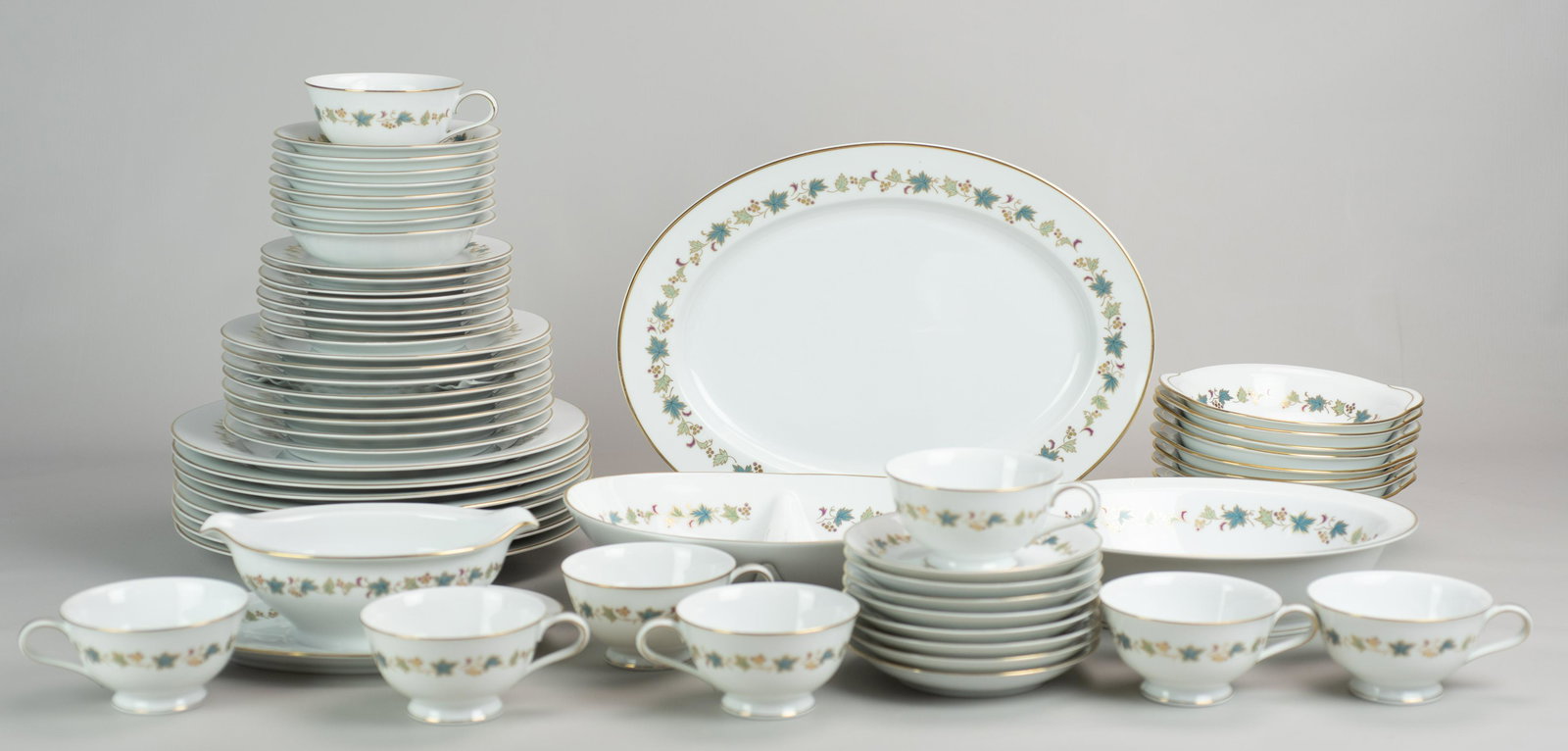 (60) Pcs Noritake 'Gold Vine': (60) Pcs Noritake 'Gold Vine' c/o (8) dinner plates (1 with chip), (8) salad plates, (8) b and b plates, (8) fruit bowls, (8) lugged cereal bowls (8) teacups, (8) saucers, (1) sauce boat with undertra