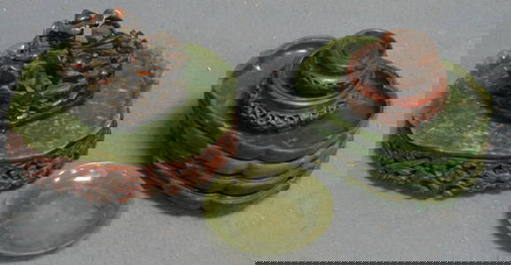 325: 4+2 odd double green jade shallow dishes