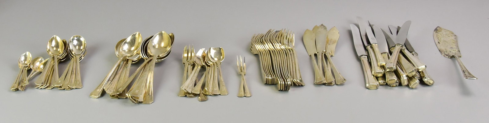 (83) Pcs Gerlach Neumann 800 Silver Flatware: (83) Pcs Gerlach Neumann 800 silver flatware, Poland, "R" monogram, c/o (6) 9-3/4" dinner knives, (2) 6-3/4" butter knives, (6) 8-1/2" luncheon knives, (6) 8-5/8" dinner forks, (6) 7-1/8" salad forks,