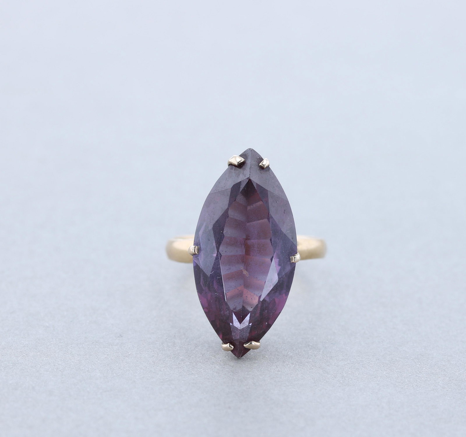 Vintage 14K Purple Stone Ring: (1) Marked 14K Yellow gold purple gemstone 25.9x 12.7mm marquise ring 4.4 dwt SZ: 8.5