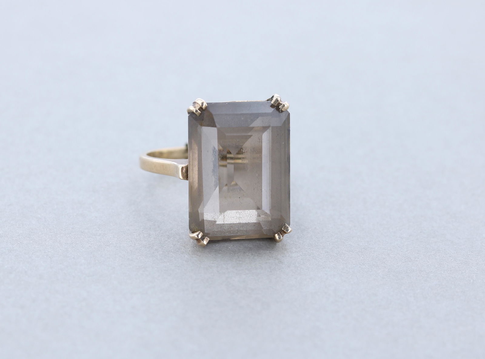 10K Emerald Cut Brown Quartz Ring: (1) marked 10K Yellow gold emerald 19.5 x 14.7mm shape brown quartz ring sz 8.5 (ring size guard in place) 5.2Dwt.