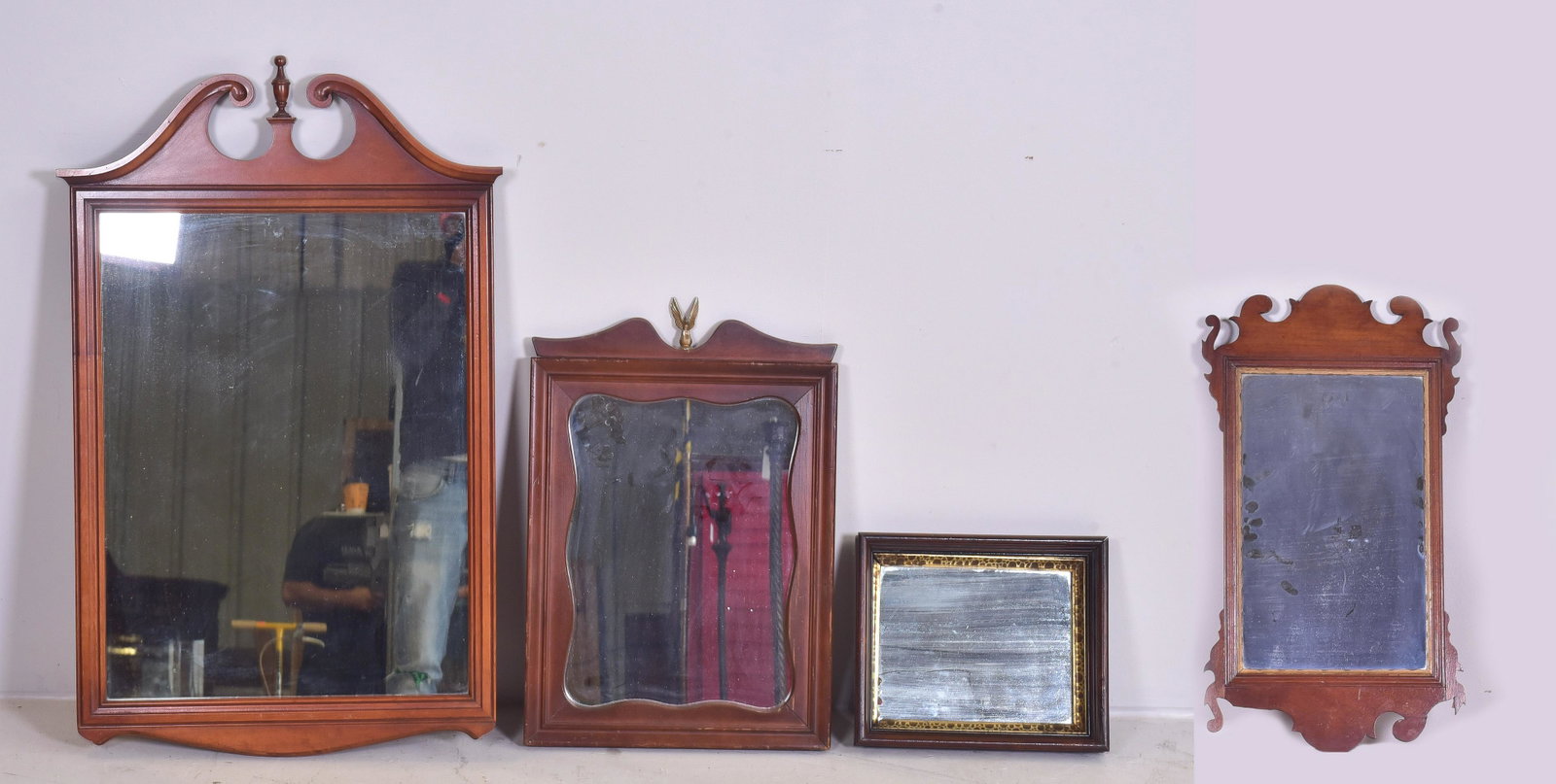 (4) Decorative hanging wall mirrors: (4) Decorative hanging wall mirrors, c/o Chippendale style mahogany mirror, largest 34"h
