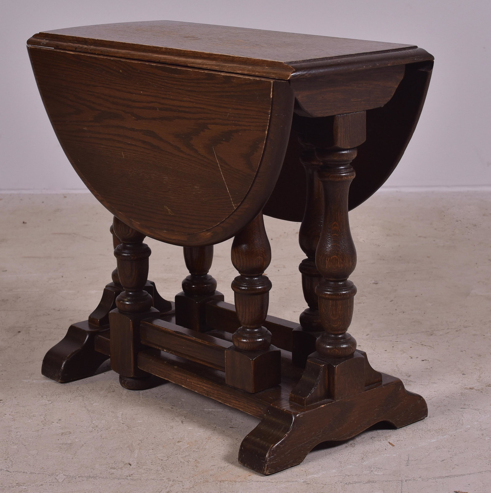 Oak William & Mary Style Gateleg Drop Leaf Table: Oak William & Mary Style Gateleg Drop Leaf Table, 24" l, 21" h, inches high, swing leg supports, 20th c
