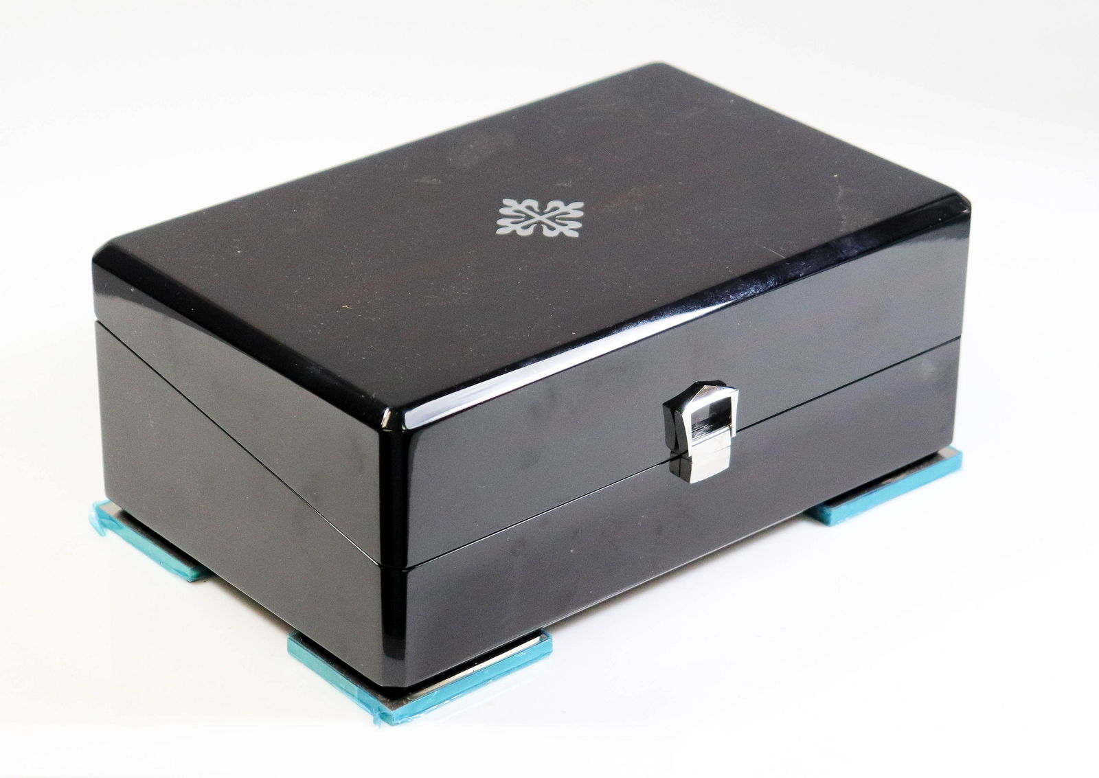 Patek Philippe Wood Watch Box: A Patek Phillipe Watch Box, in good condition, light surface wear. No outer box