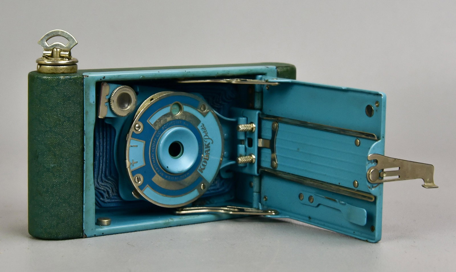 Art Deco Kodak Petite Camera: Art Deco Kodak Petite camera, in enameled decoration with turquoise and chrome interior, turquoise bellows.Yes bellows fully extends, shutter release does function