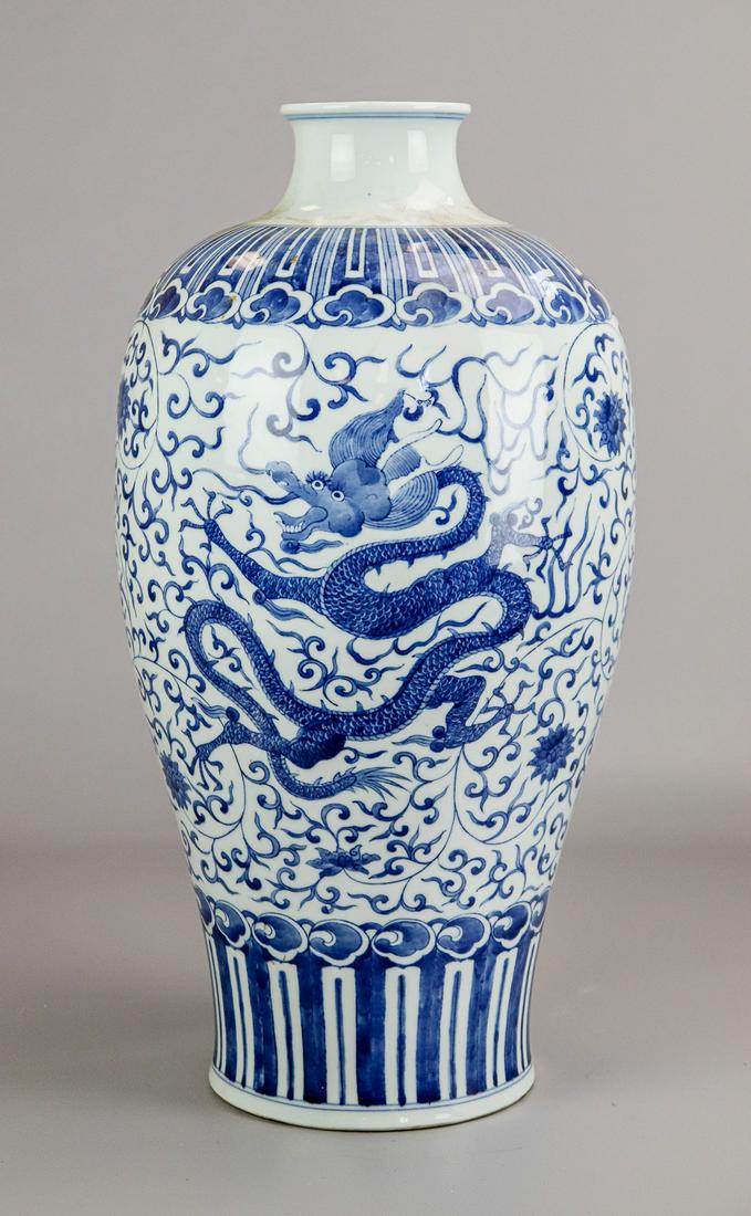Chinese Porcelain Dragon Vase: Chinese porcelain blue & white dragon vase, 6-character mark to base, 20" h