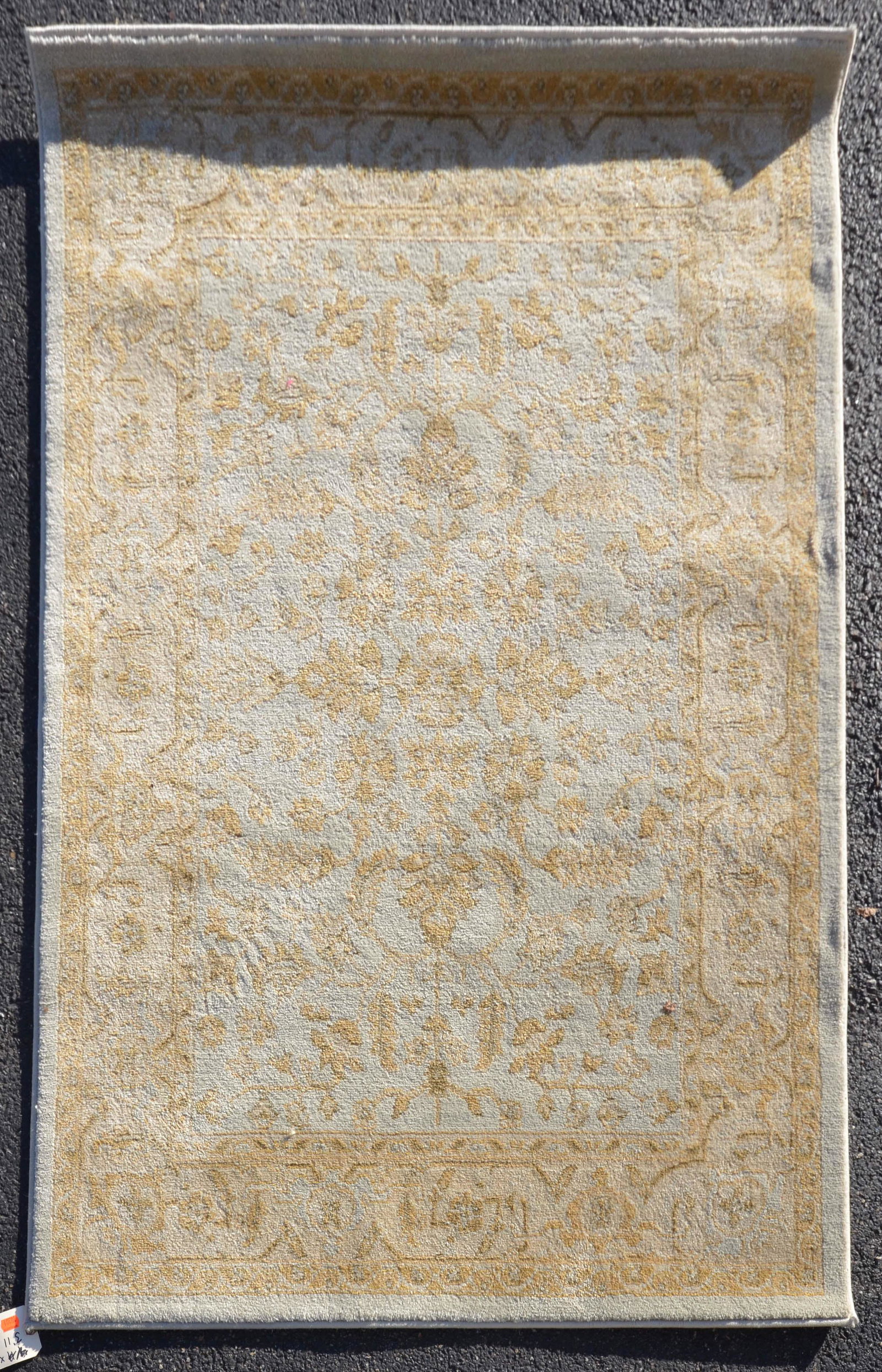 3'11" X 5'5" Ralph Lauren Area Rug: 3'11" X 5'5" Ralph Lauren Machine-made Contemporary Area Rug; excellent condition