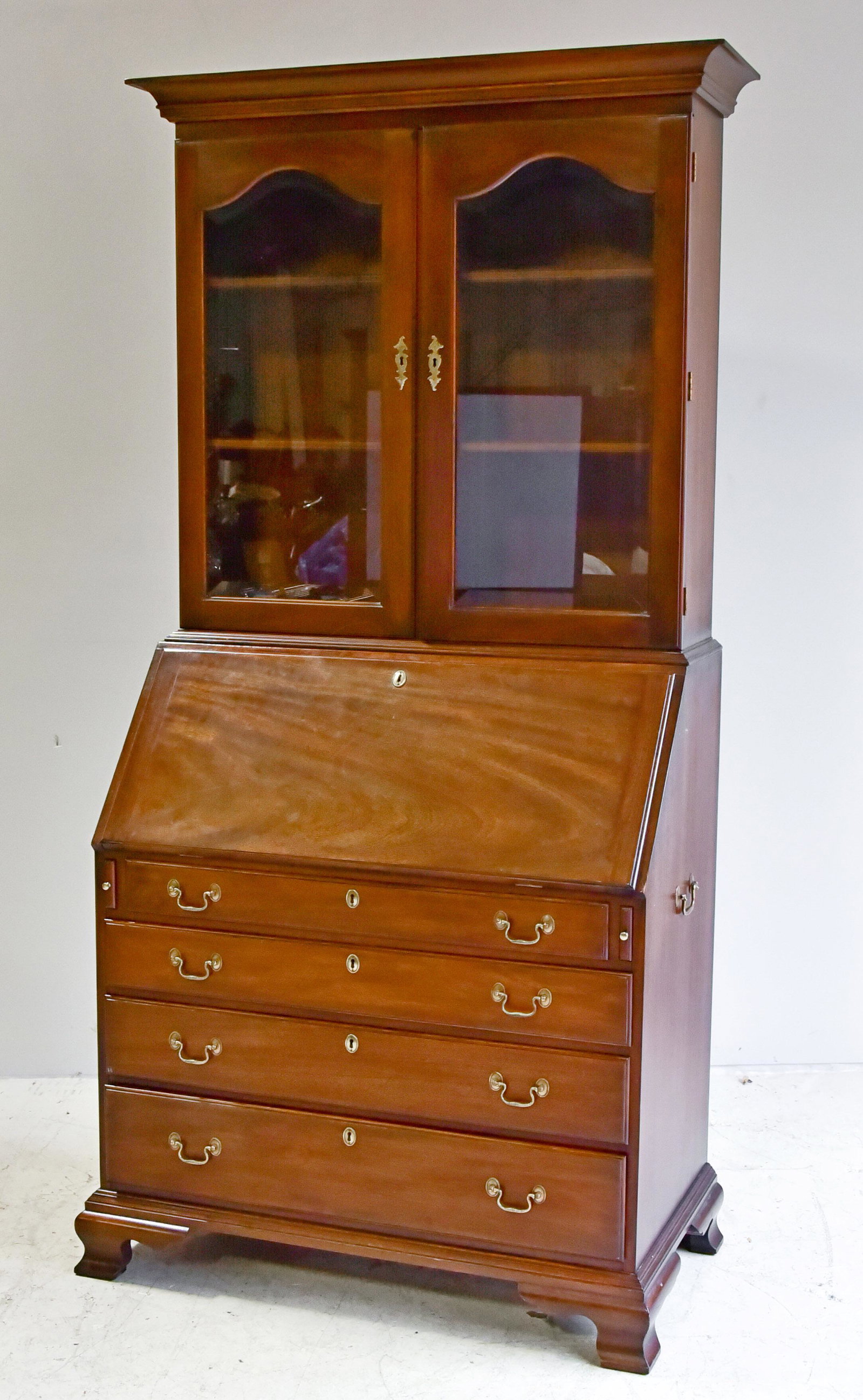 Henkel Harris Virginia Galleries mahogany secretary: Henkel Harris Virginia Galleries mahogany secretary desk, bookcase top, fitted interior over 4 drawers, 77-1/2"h x 30"w