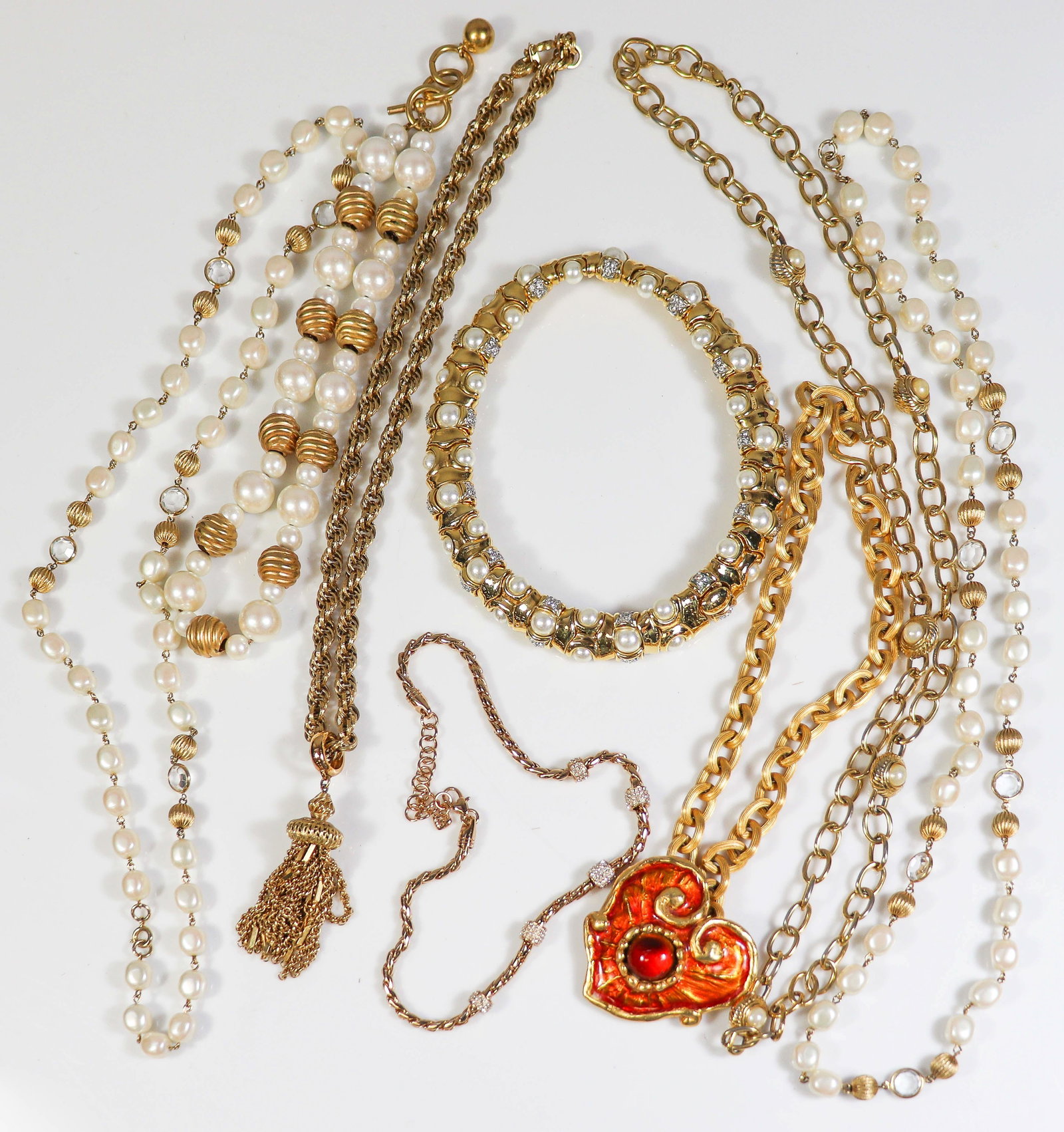 Vintage Gold Tone Fashion Jewelry: Vintage Gold Tone Fashion Jewelry Lot C/O: (2) matching pearl beaded necklaces, (1) Long gold tone link and pearl necklace, (1) Monet Tassel Chain, (1) gold and pearl bead necklace, (1) Brighton Gold 