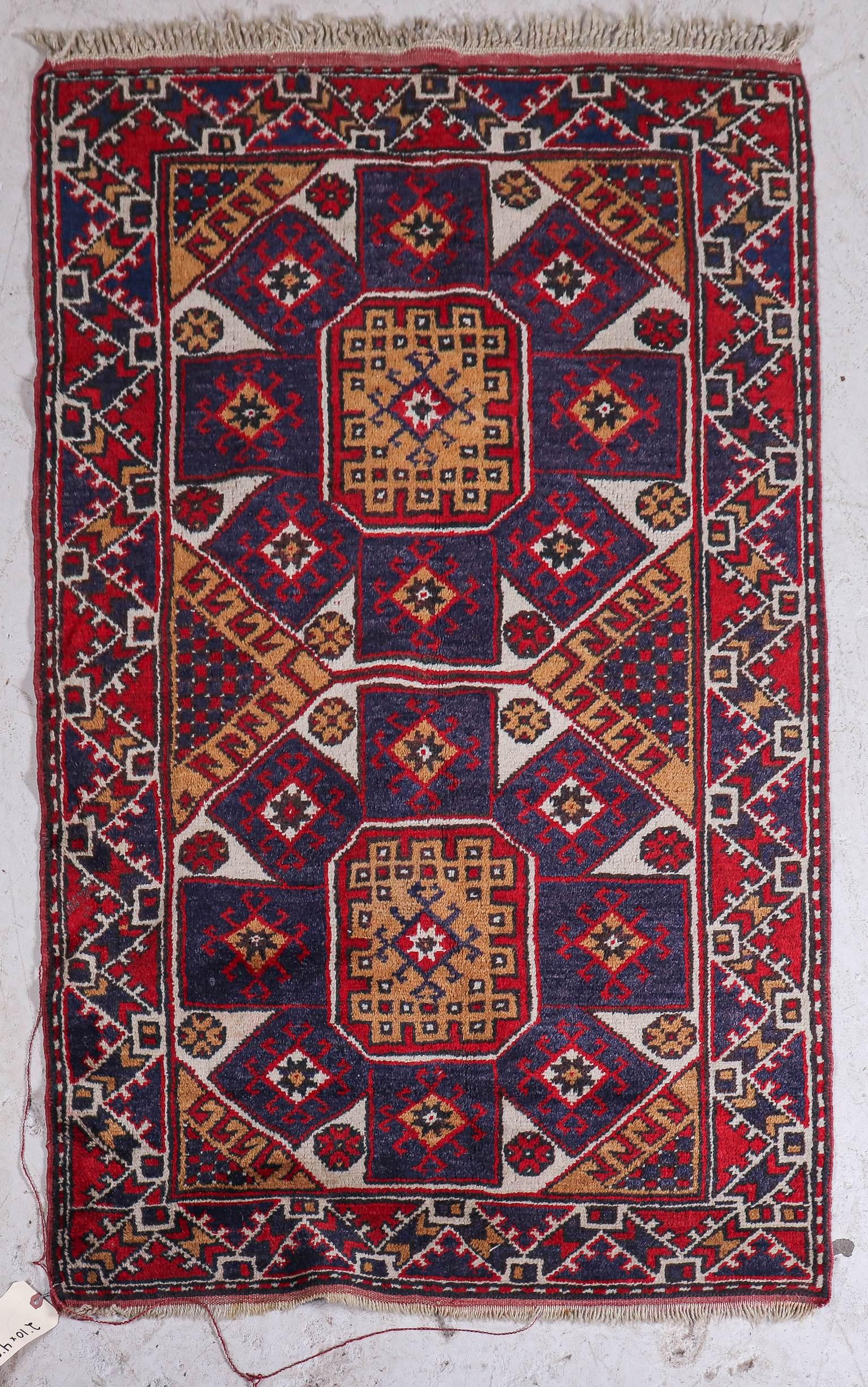 2'10 X 4'8" Caucasian Throw Rug: 2'10 X 4'8" Caucasian Throw Rug