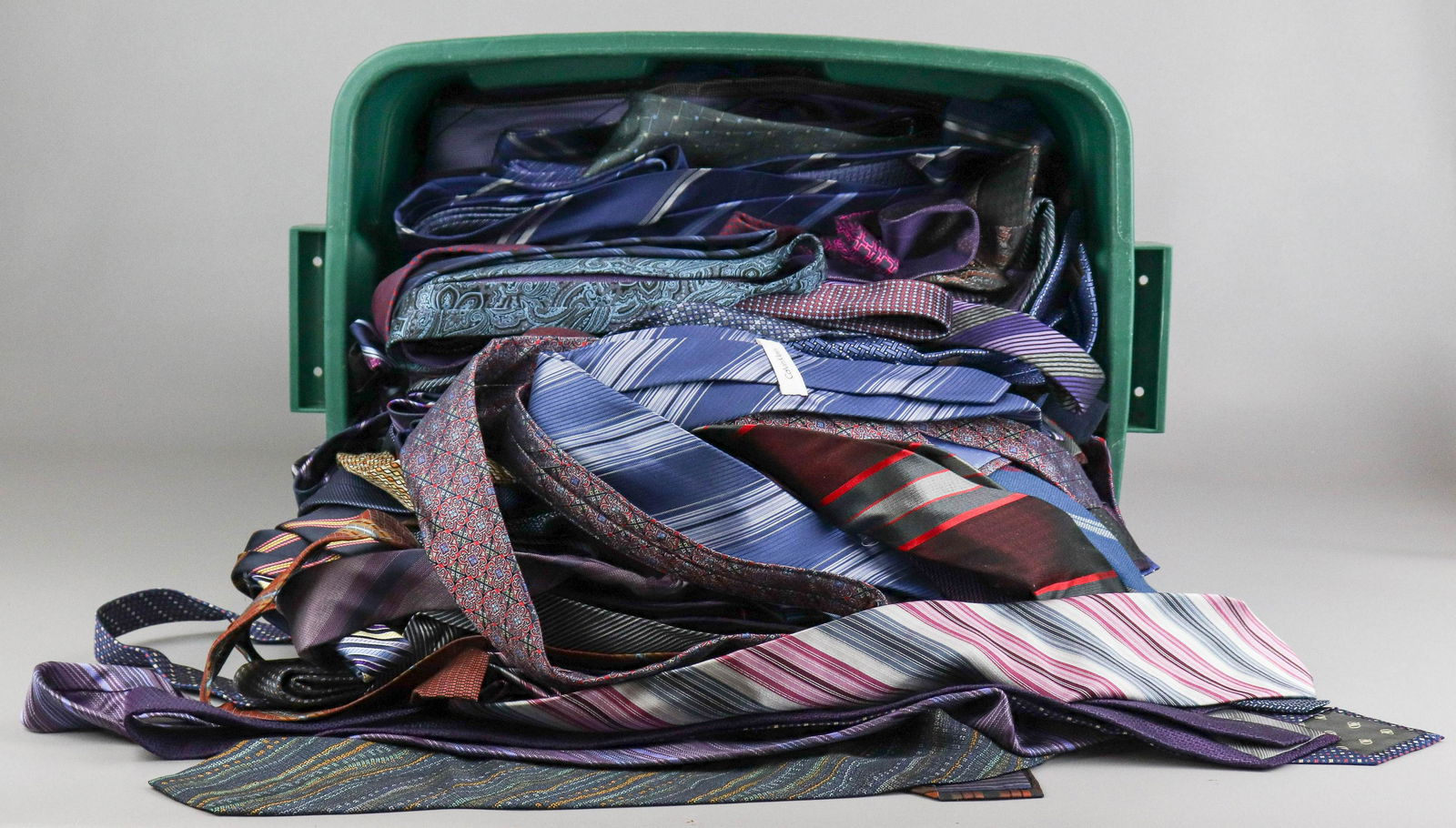 (100)+ Modern Ties: (100)+ Modern ties to include Harrods, Calvin Klein, Met Museum, Neiman Marcus, Charvet, John Varvatos, Hilfiger, DKNY, Brooks Brothers, Nautica, Penguin, Michael Kors and more.