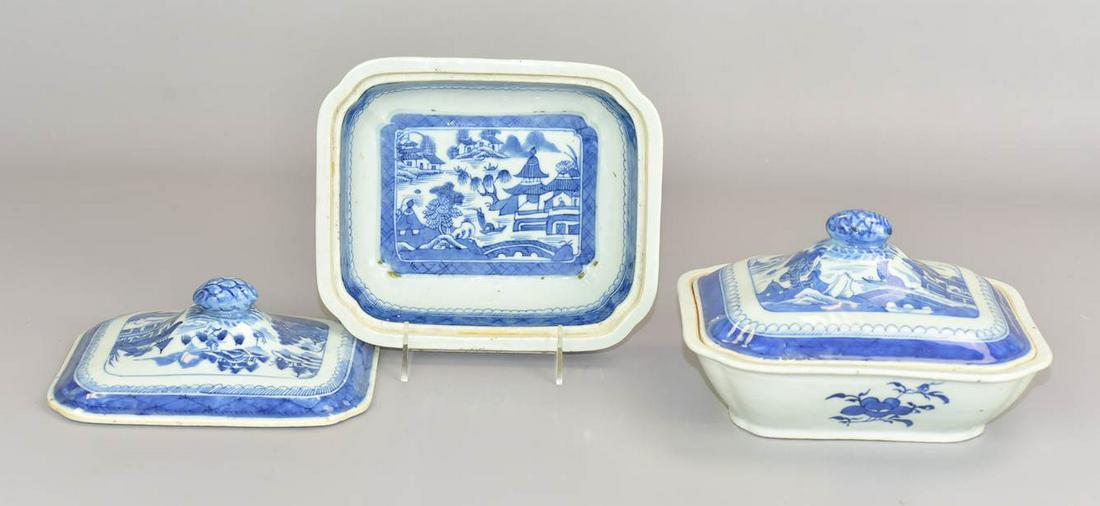 Pair of Chinese Porcelain Canton Casseroles: Pair of Chinese porcelain Canton casseroles, 8-1/4" x 7" x 4-1/2" h