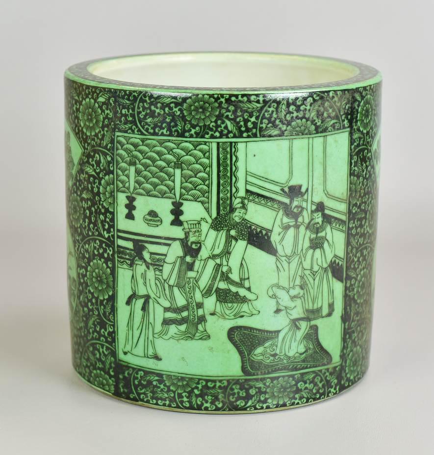 Chinese Porcelain Brush Pot: Chinese porcelain brush pot, 6-character mark to base, 8-1/4" h x 8-1/2" dia