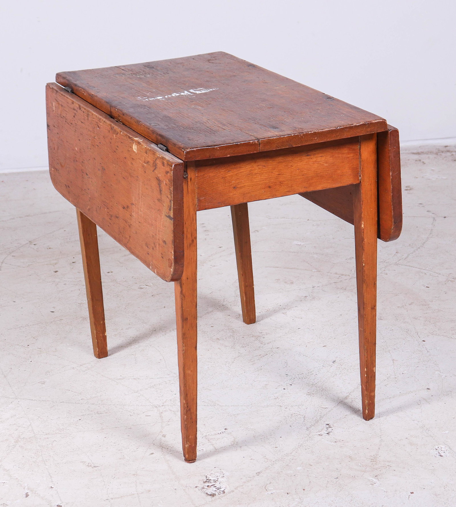 Child's size Hepplewhite pine drop leaf table: Child's size Hepplewhite pine drop leaf table, 21"h x 25"l, drop leaves 8"w