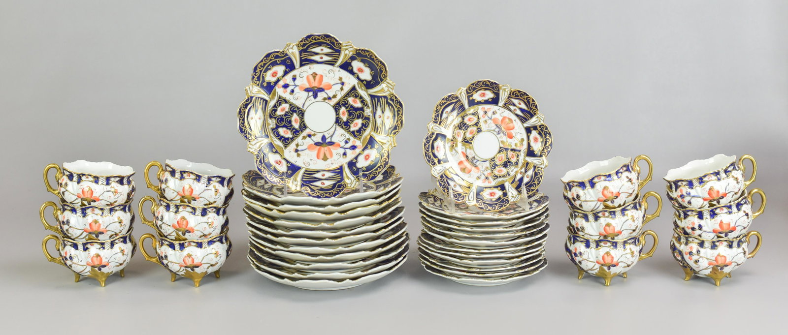 (36) Pcs Japanese Imari Dinnerware: (36) Pcs Japanese Import porcelain dinnerware, Imari pattern with scalloped edge, c/o (12) 8" luncheon plates, (12) footed teacups, (12) saucers