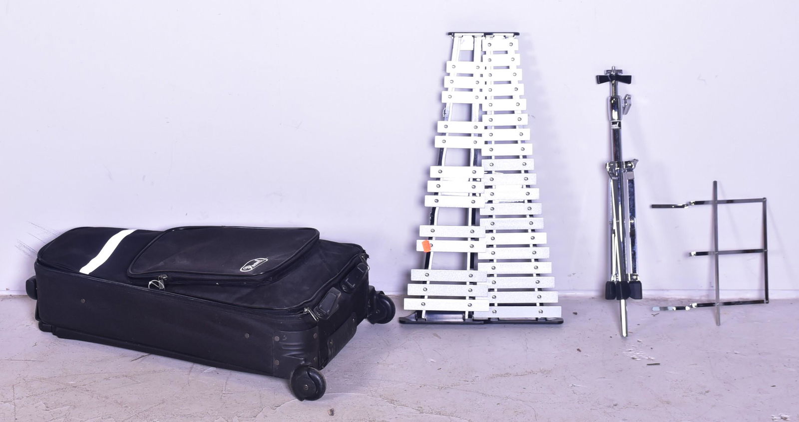 Pearl Xylophone: Pearl xylophone, stand, practice drum pad, pair of mallets, with roller bag case