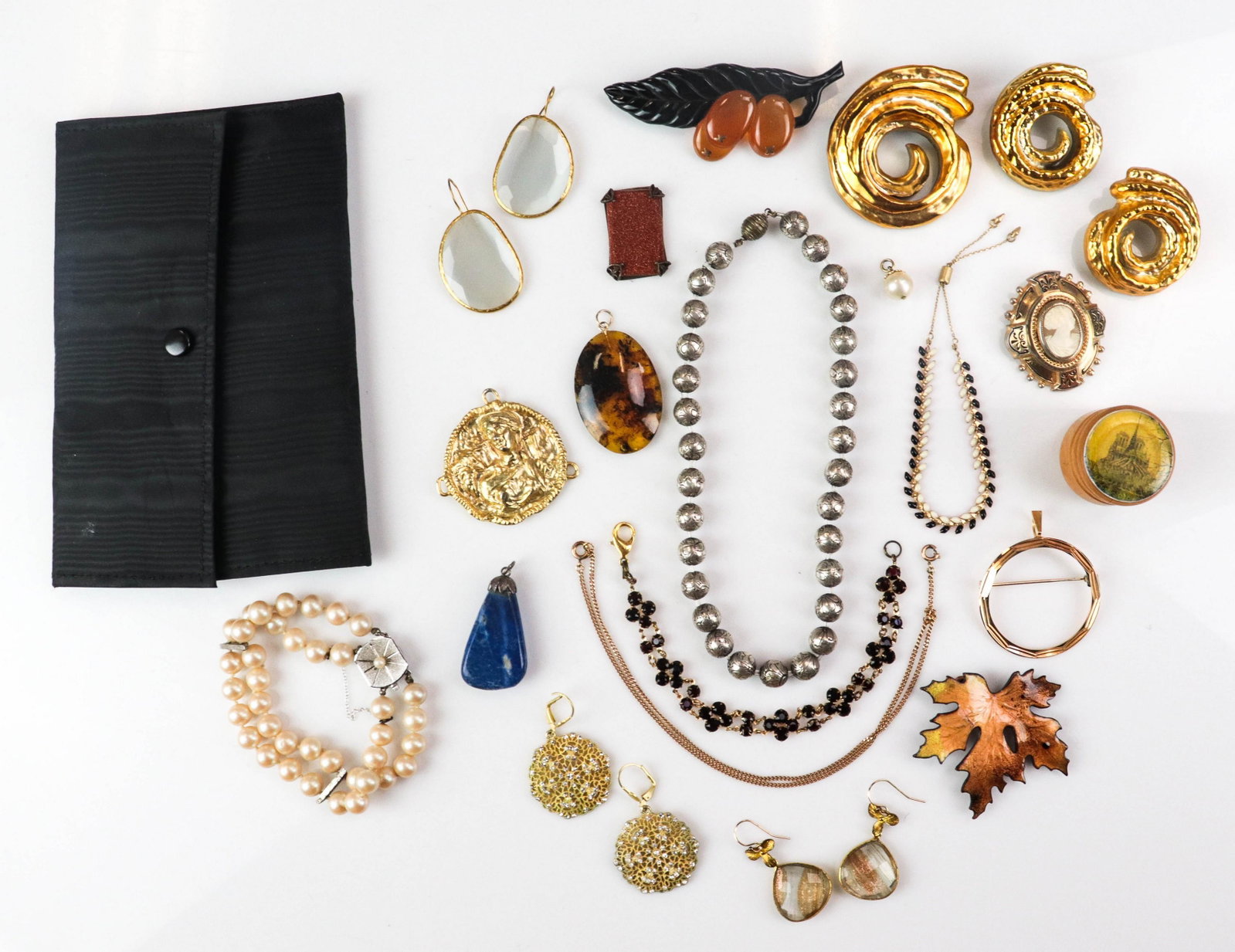 Vintage Jewelry Lot: (20) Vintage Jewelry Lot, (4) pairs of gold tone earrings, (5) brooches,including a bakelite leaf brooch (1) silver tone bead chain, (1) pearl bracelet, silver tone clasp in black pearl folder, (5) pe