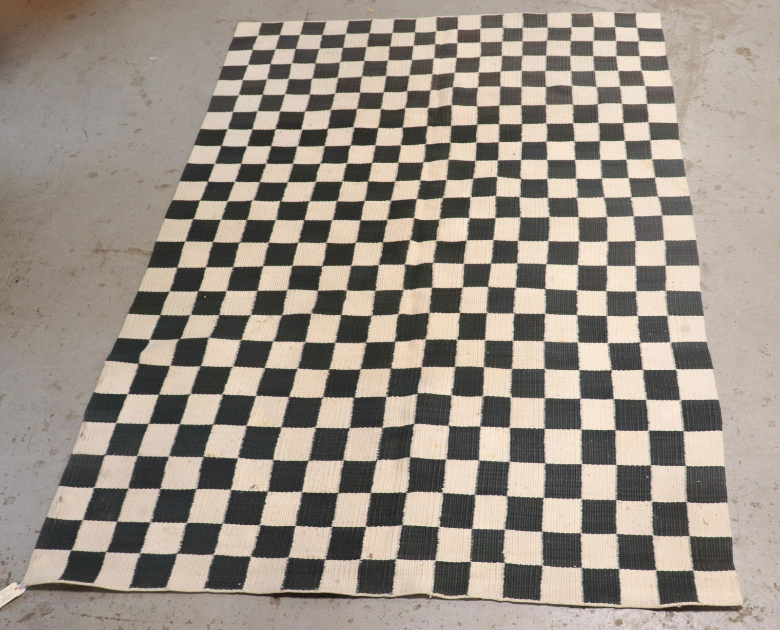 9'7"x13' Flat Weave Wool Rug, in white and black check: 9'7"x13' Flat Weave Wool Rug, in white and black check with staining