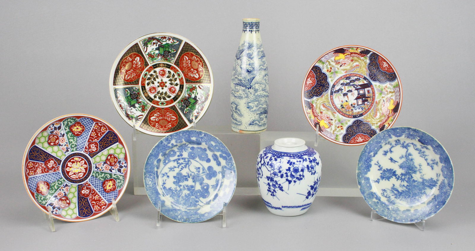 (7) Pcs Japanese Porcelain: (7) Pcs Japanese porcelain, c/o (3) 6-1/4" Imari plates, (2) 5-1/2" blue & white plates, ginger jar (missing lid), 7" bottle vase (repairs to rim)