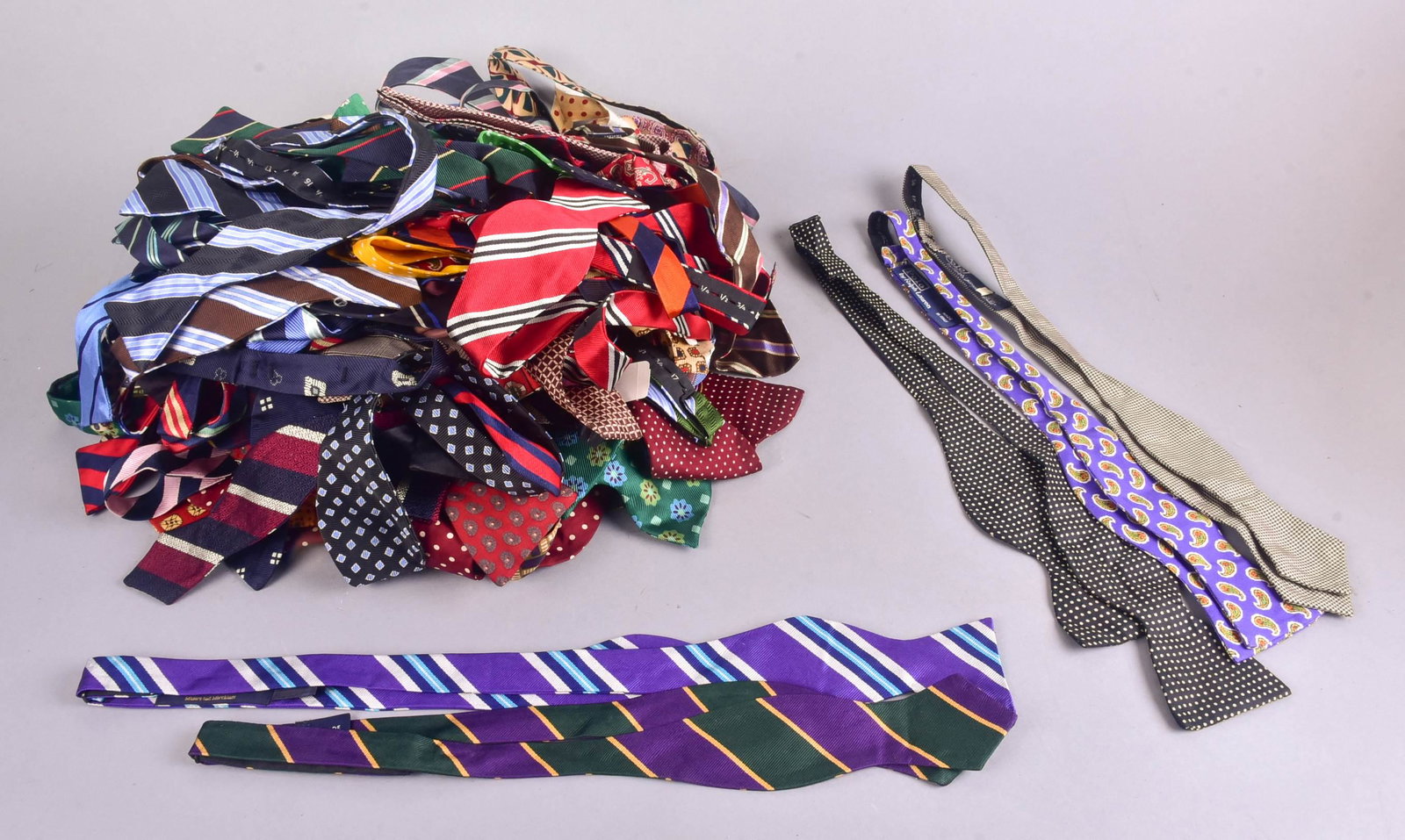 (30)+ Vintage and Modern Bow Ties: (30)+ Vintage and modern bow ties to include Robert Talbott, Bert Pulitzer, Brooks Brothers, Polo Ralph Lauren, Paul Stuart, Sulka, Charles Dillon and more.