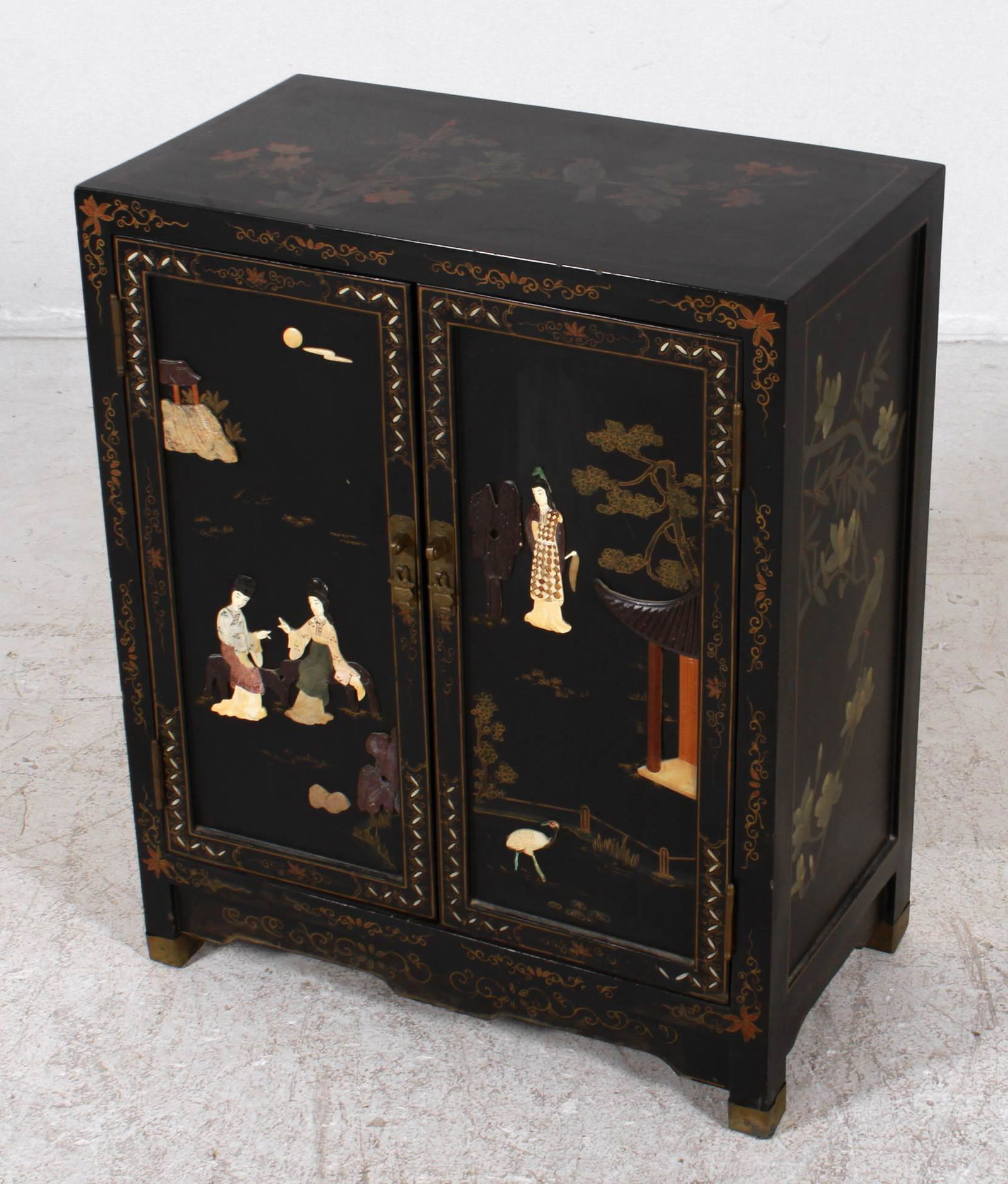 Asian style coromandel lacquered 2-door cabinet (1 of 3)