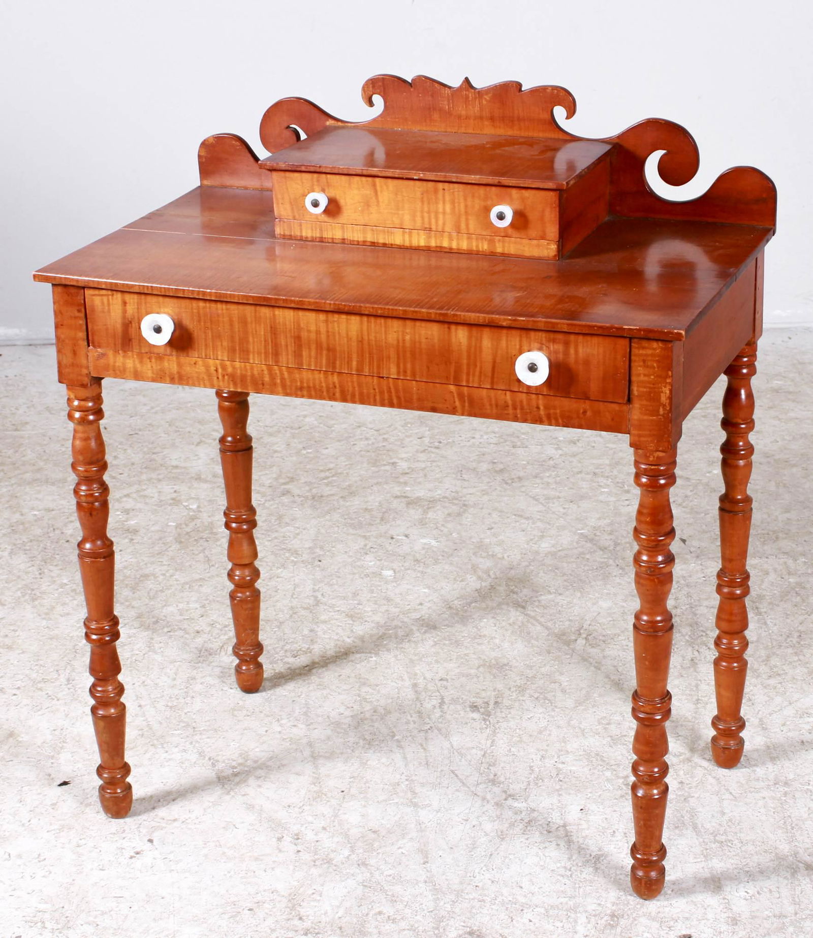 NE Sheraton figured maple dressing table (1 of 4)