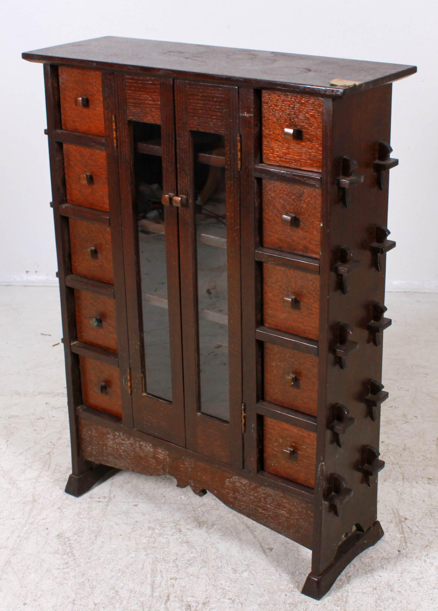 Oak Arts and Crafts style cabinet (1 of 5)