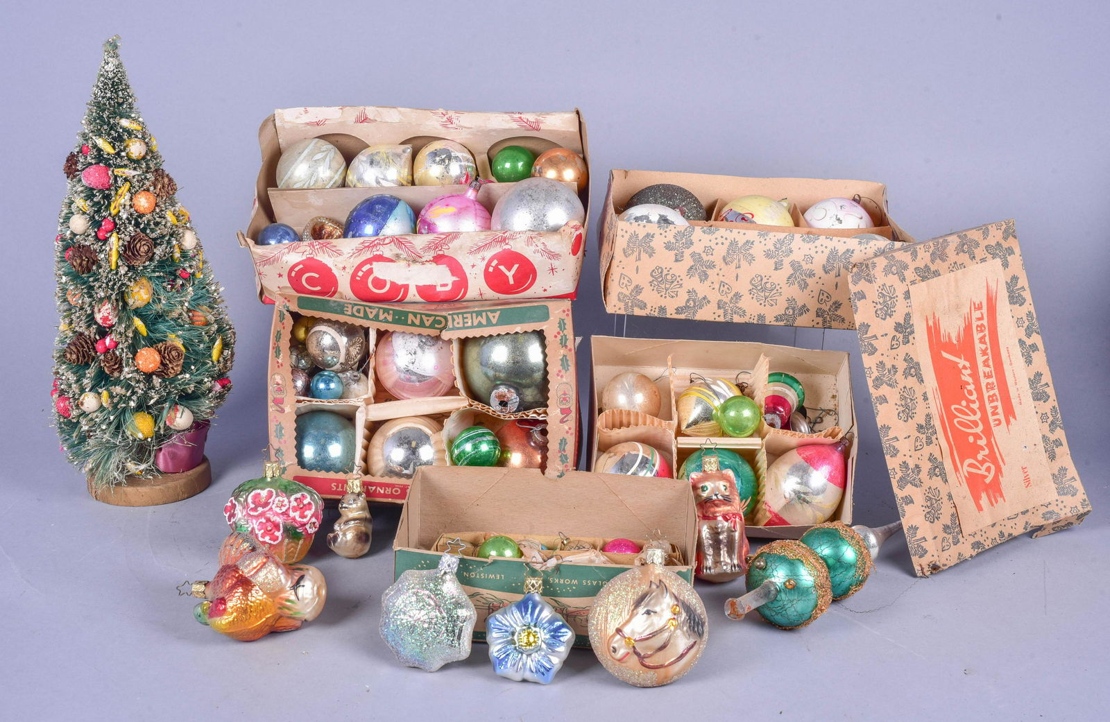 Large Lot of Vintage Christmas Decorations (1 of 8)