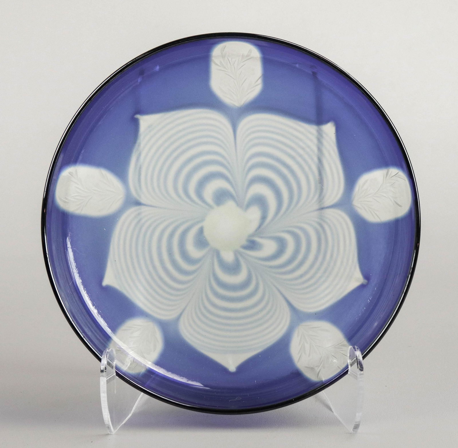 Durand Art Glass Etched Floral Bowl (1 of 2)