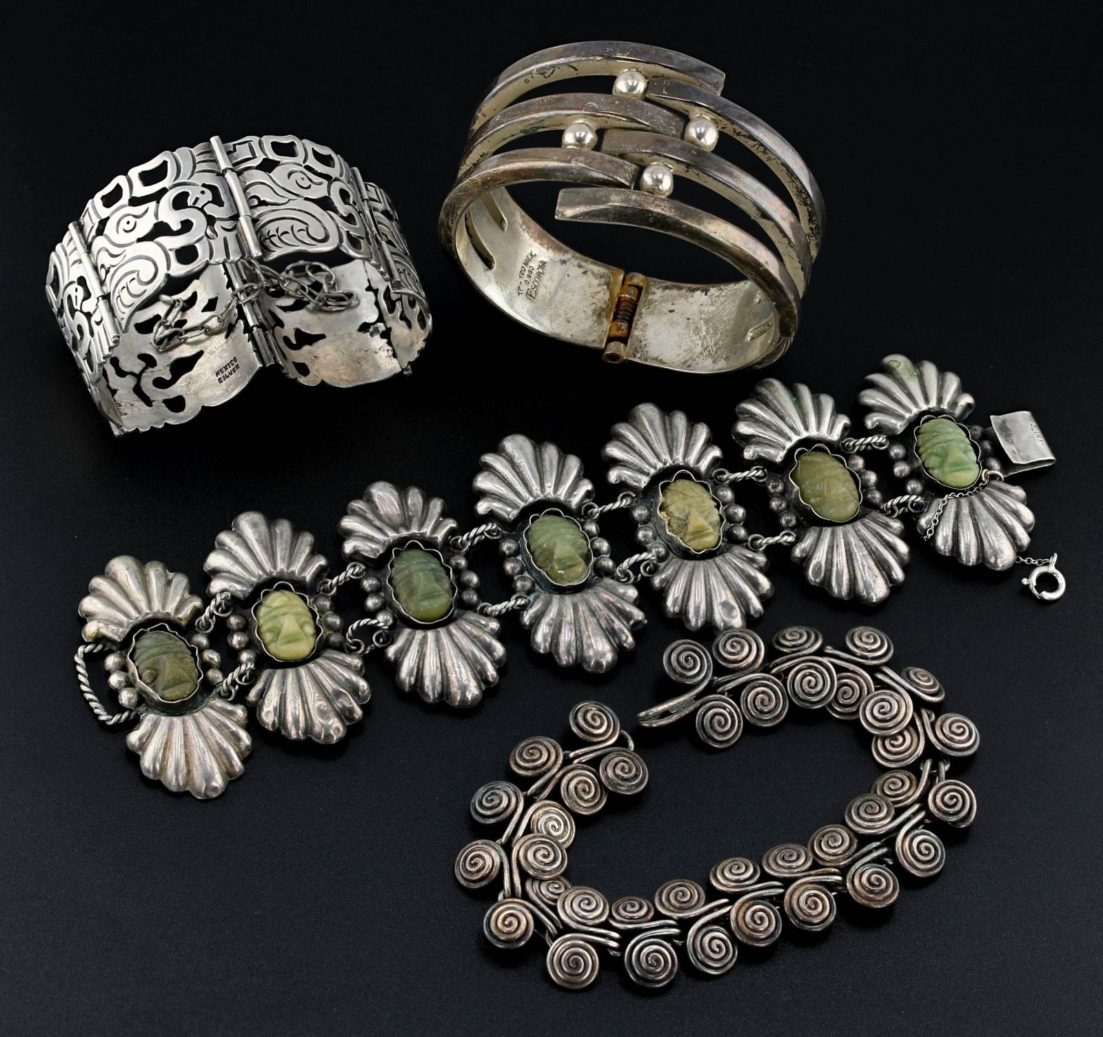 Pc jewellers shop silver bracelets