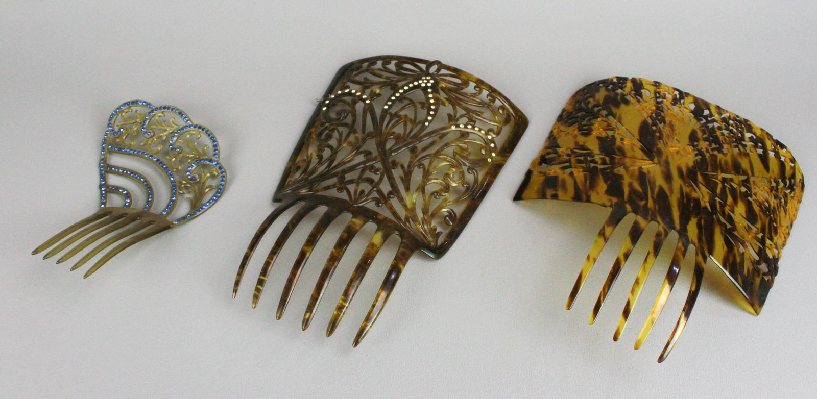 (3) Mantilla and Hair Combs (1 of 1)