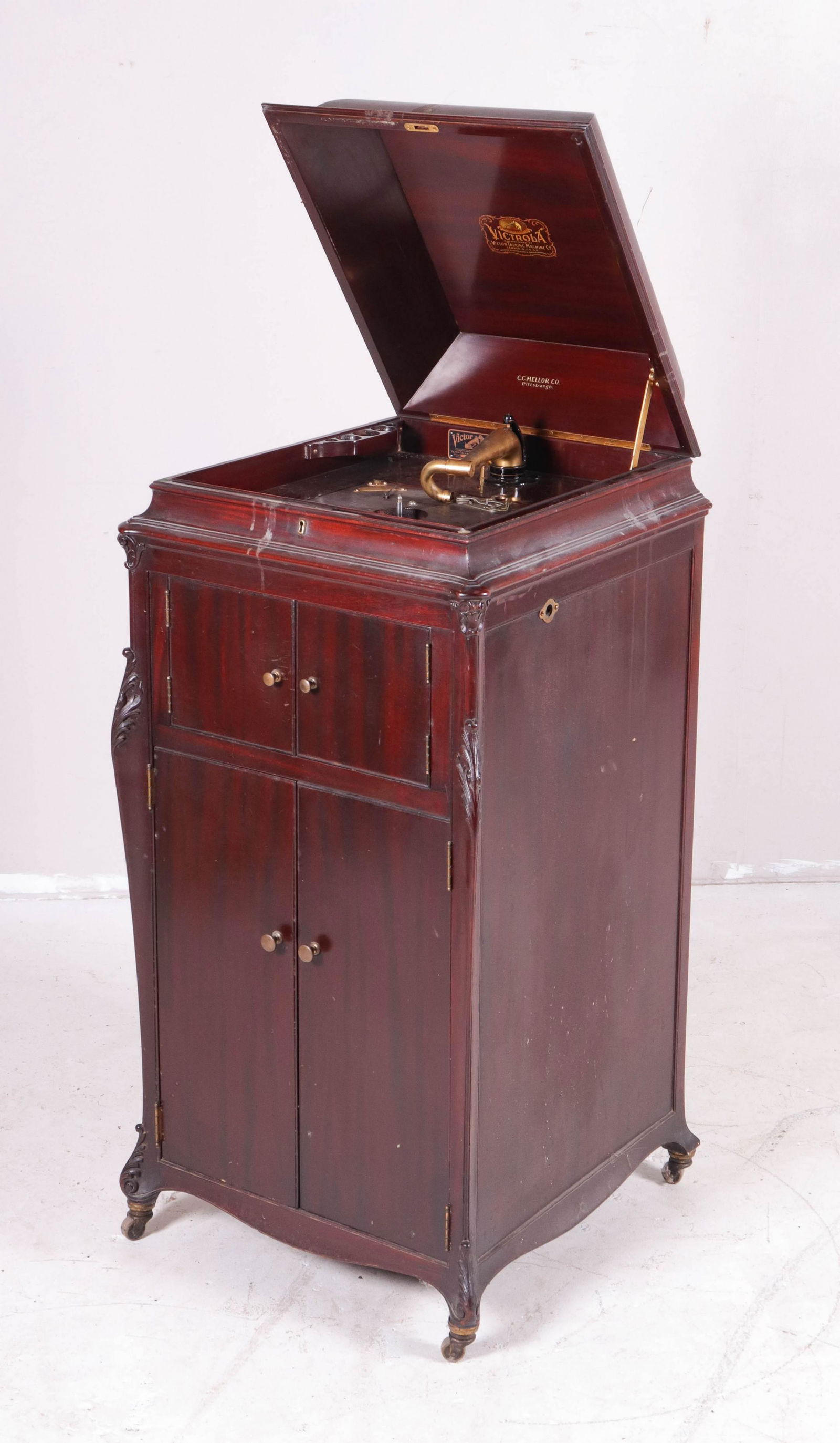 Mahogany Victor VV-XVI upright victrola (1 of 4)