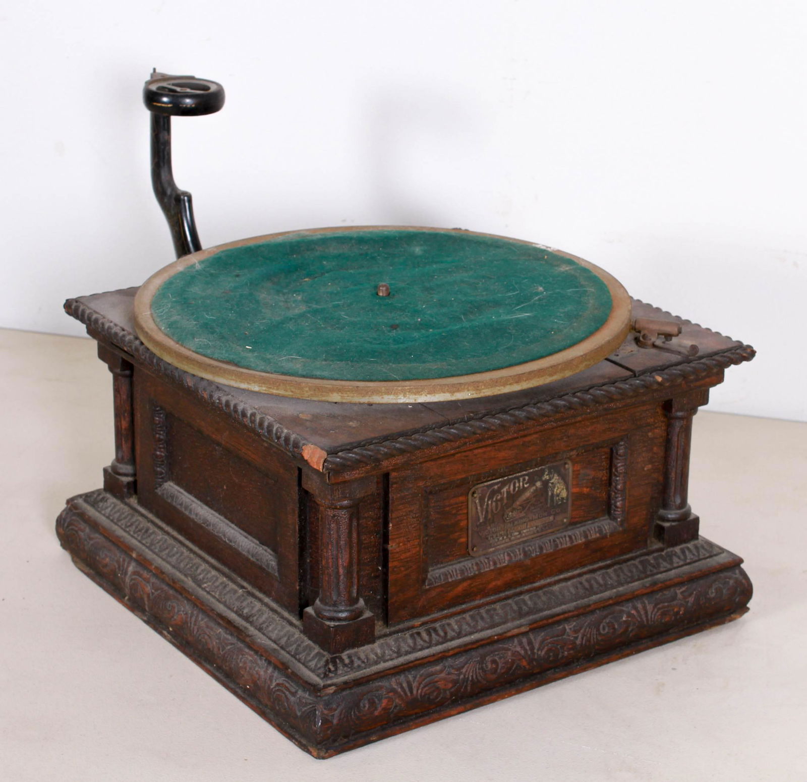 Oak Victor type MS disc record player (1 of 7)