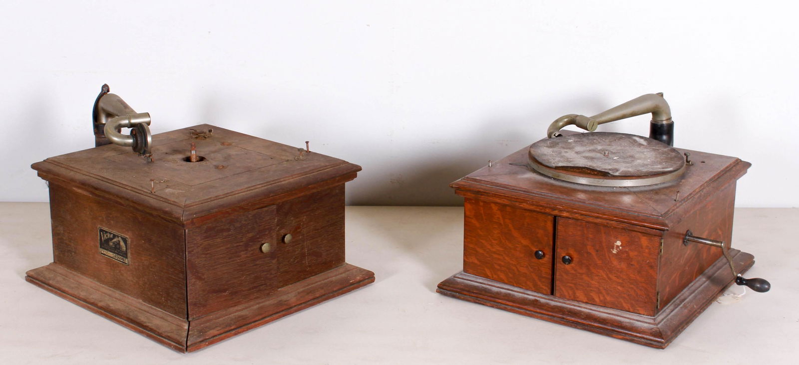 Oak Victor VV-XVI disc record player, Oak Victor disc (1 of 4)